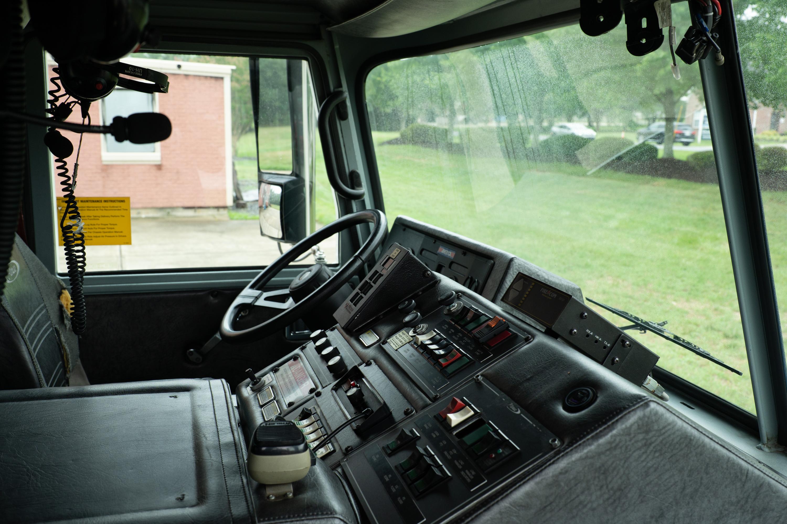 2006 Pierce 61' Telesquirt 61' Aerial - image 67