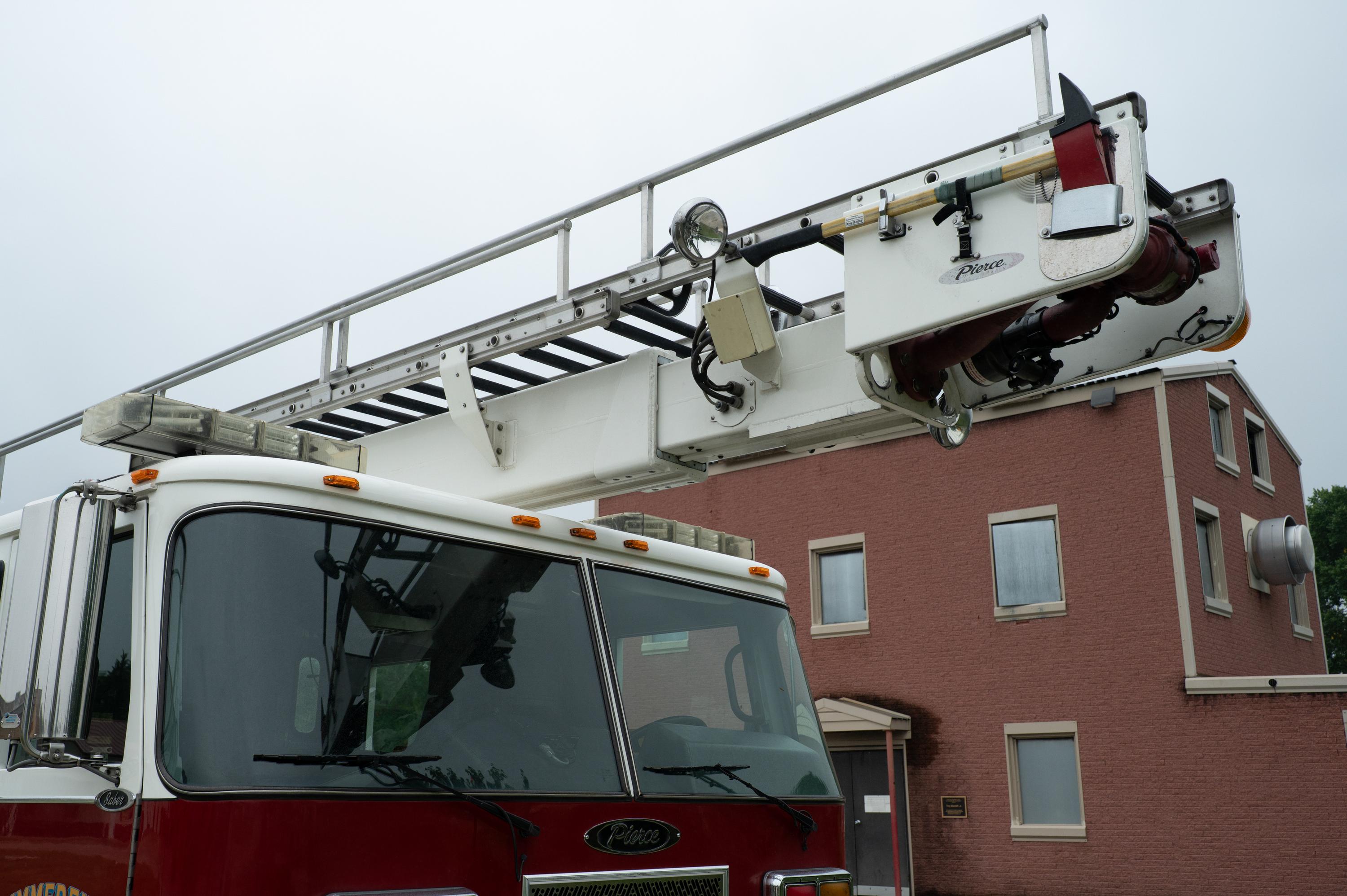 2006 Pierce 61' Telesquirt 61' Aerial - image 27