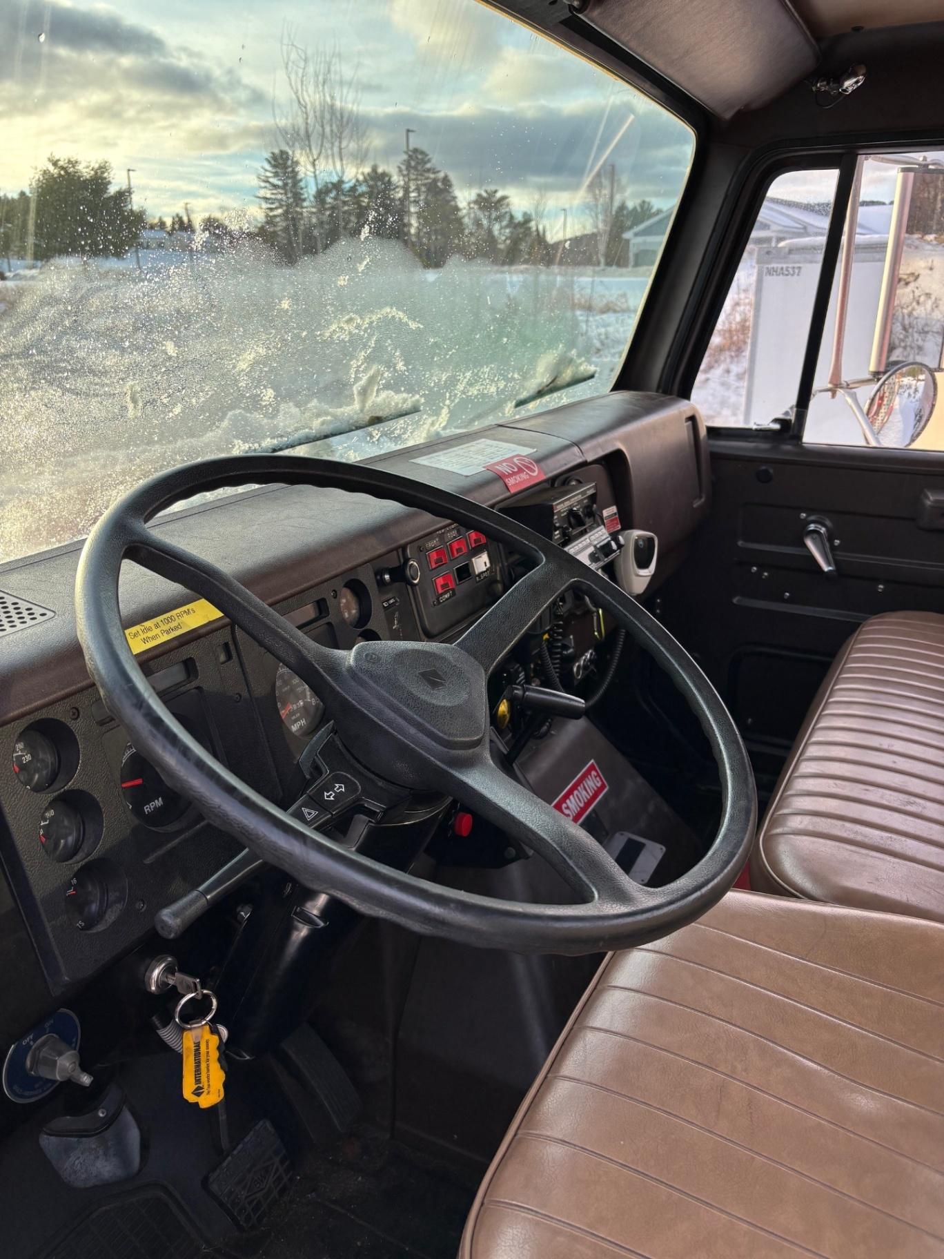1988 International Pumper - image 3