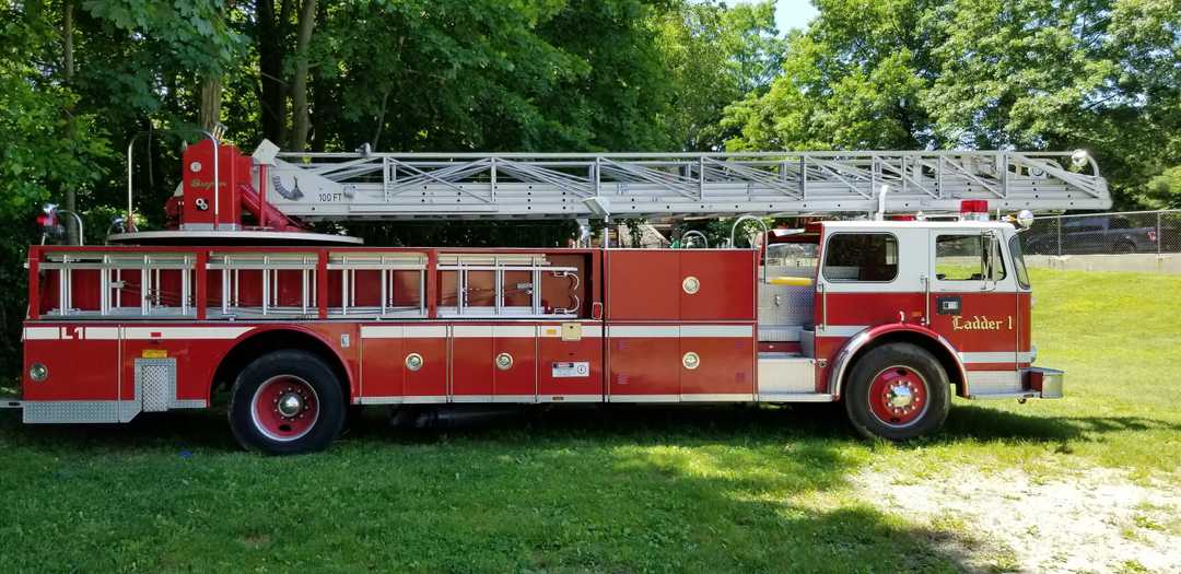 1980 Seagrave Ladder Truck 100' Aerial