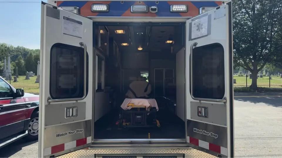2010 Road Rescue Chevrolet Type III Ambulance - image 7