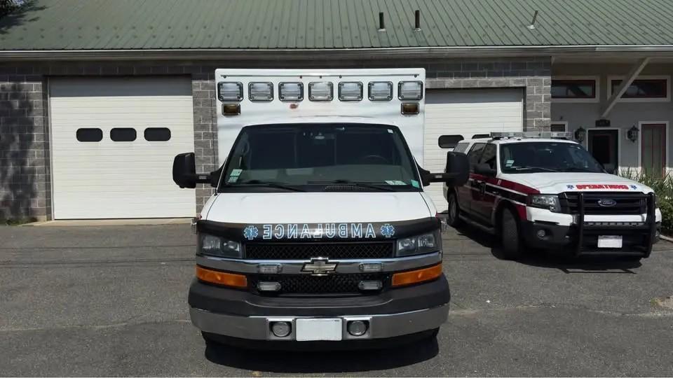 2010 Road Rescue Chevrolet Type III Ambulance - image 2