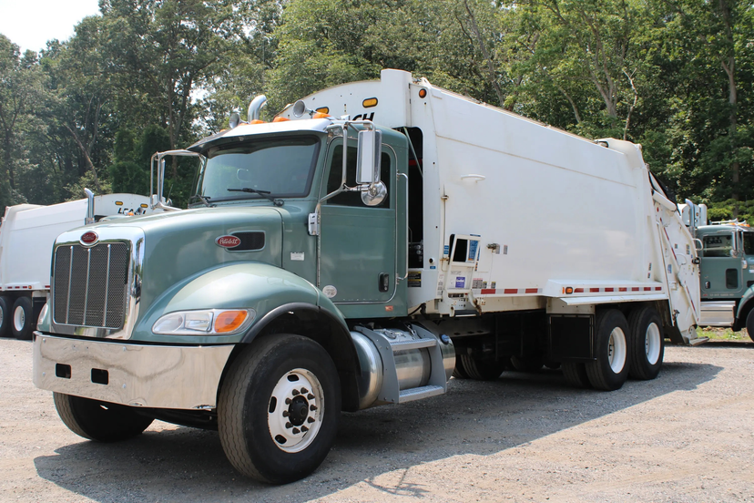 2020 Peterbilt Leach Rear Loader