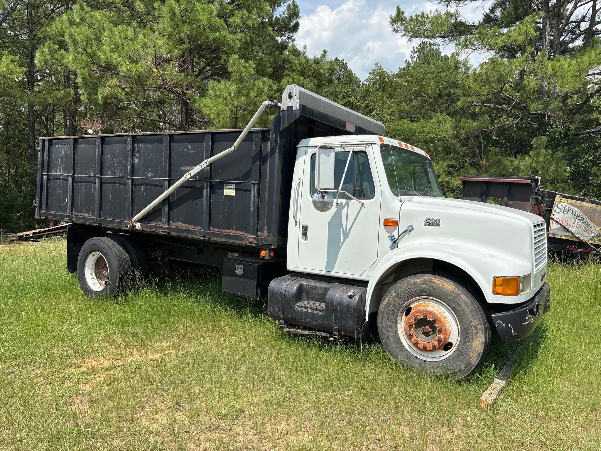 1999 International 1999 Dump Truck - image 1
