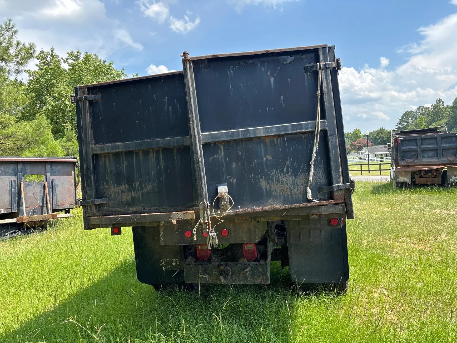 1999 International 1999 Dump Truck - image 2