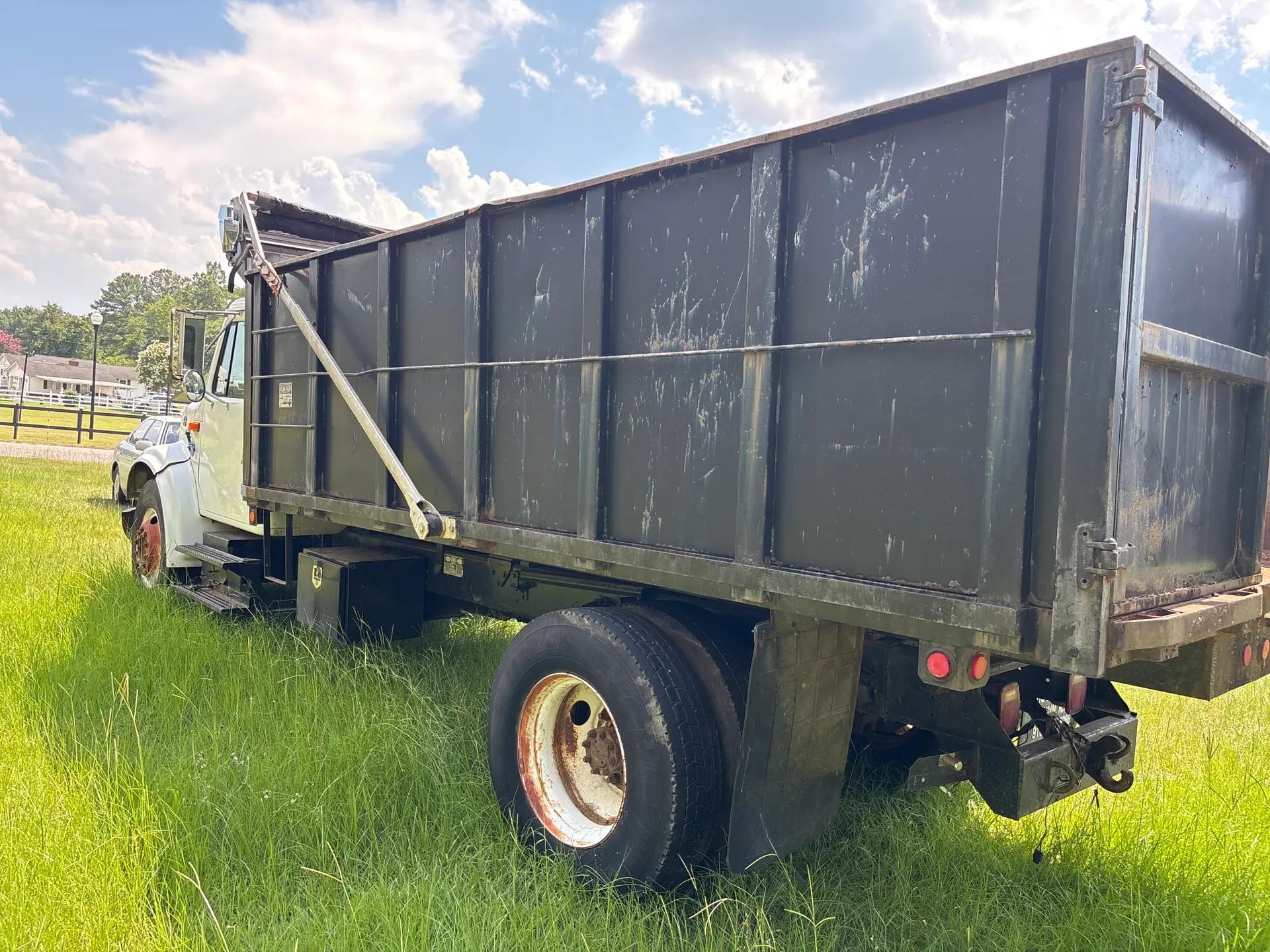 1999 International 1999 Dump Truck - image 3