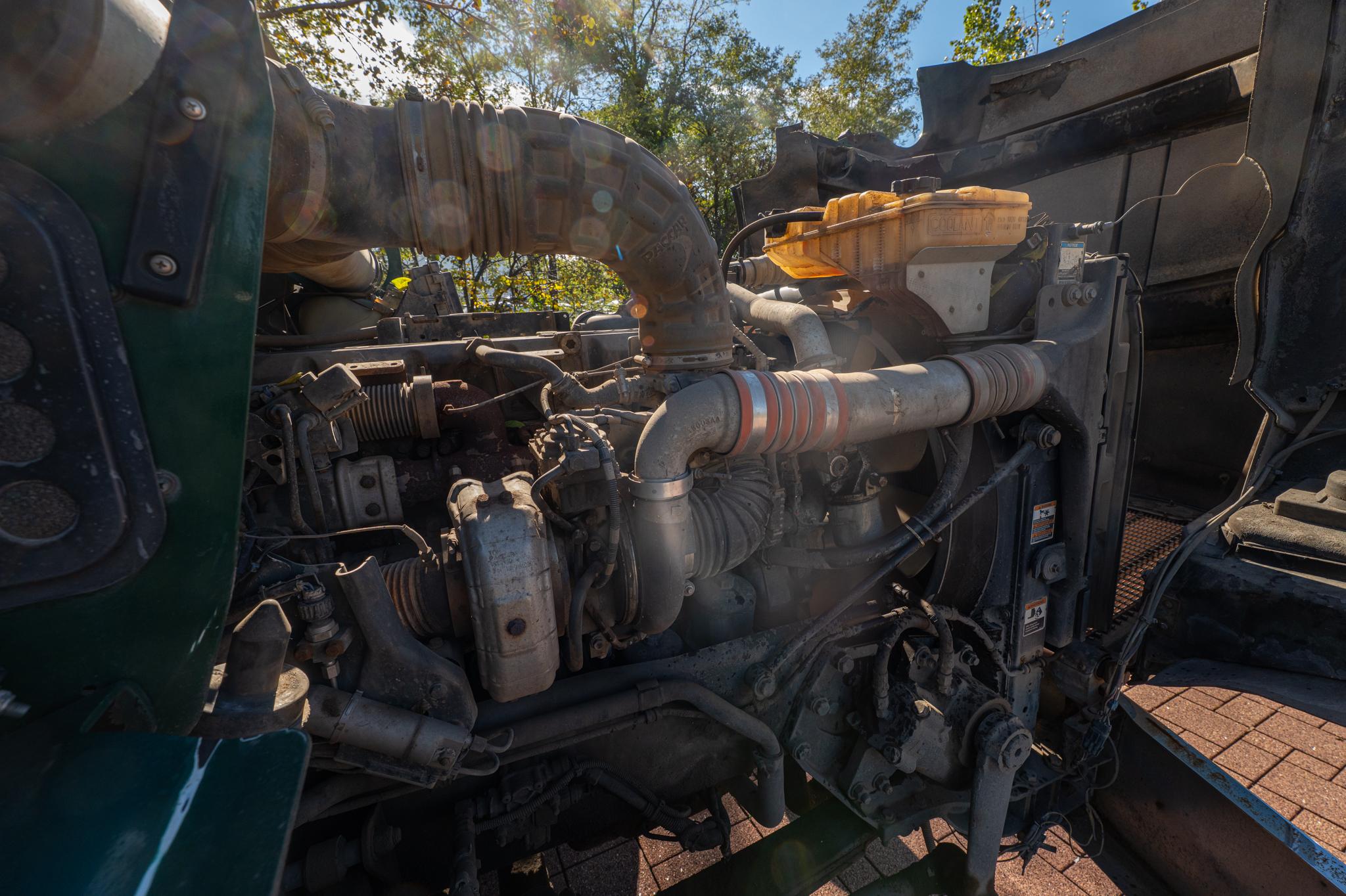 2010 Kenworth T880 Roll-Off - image 33