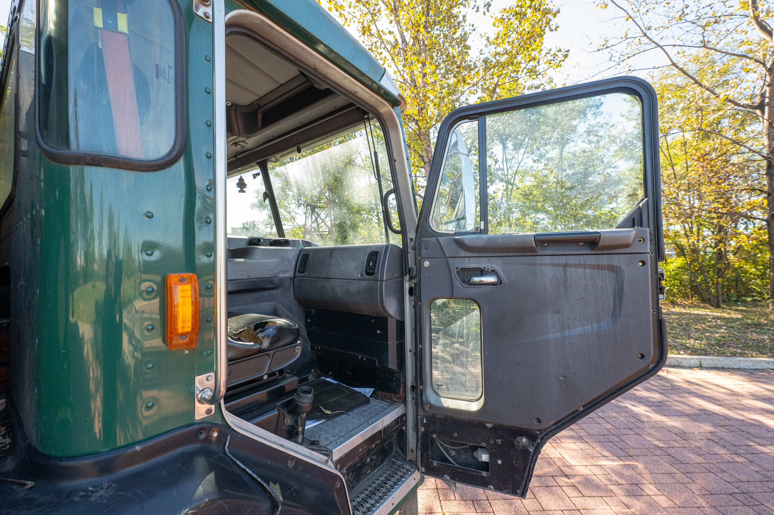 2017 Peterbilt McNeilus Rear Loader - image 25