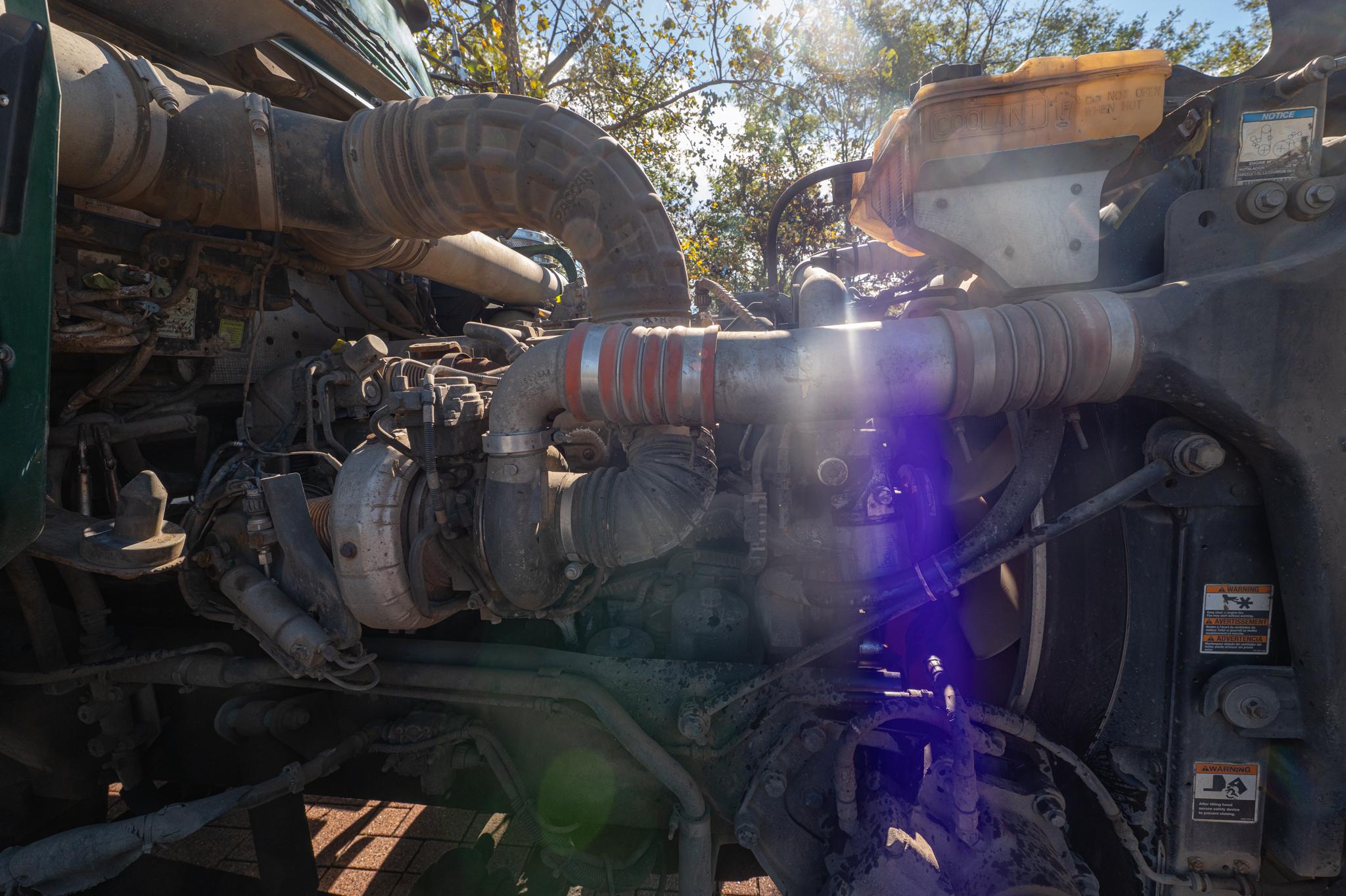 2010 Kenworth T880 Roll-Off - image 32