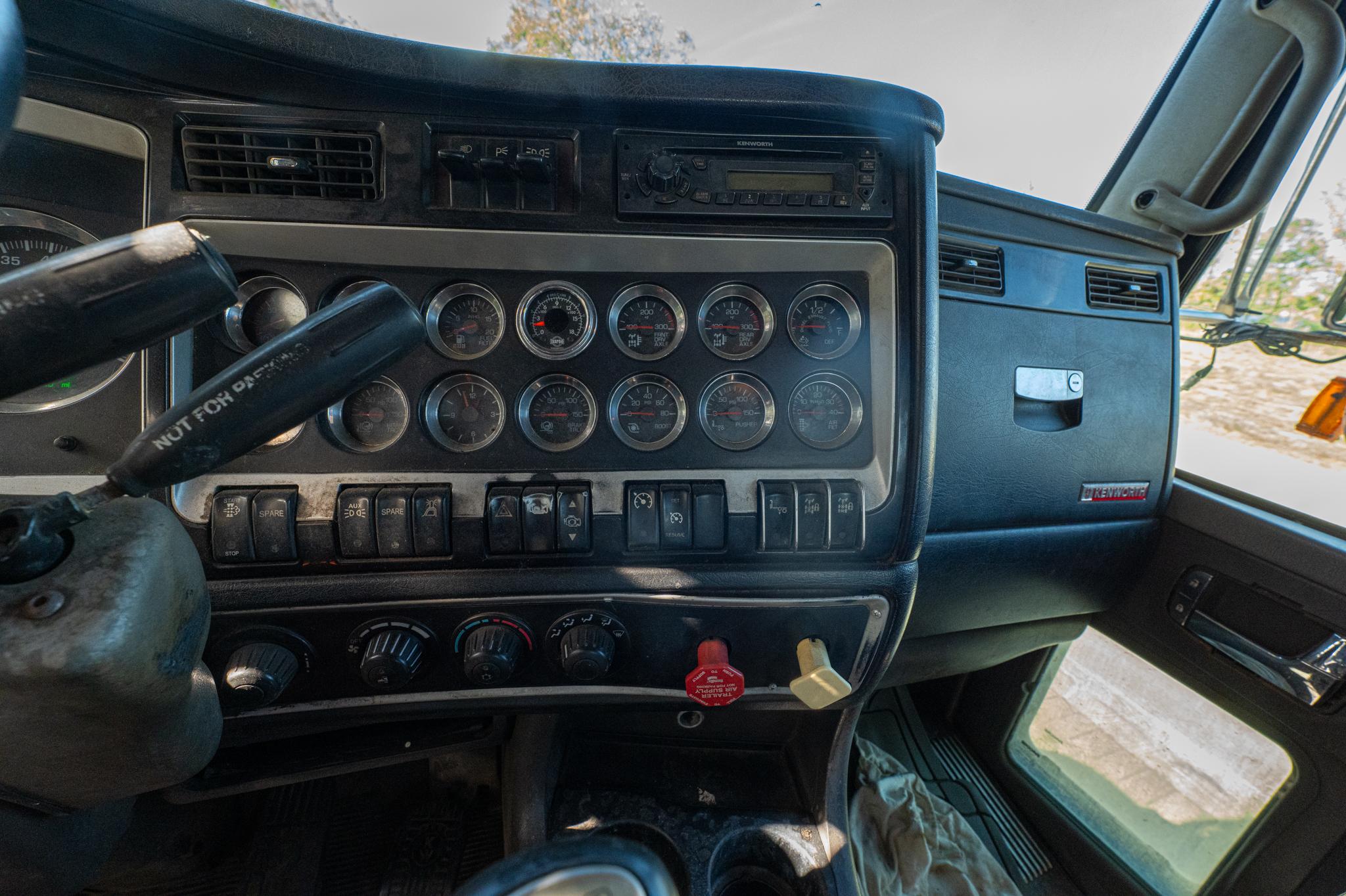 2010 Kenworth T880 Roll-Off - image 16
