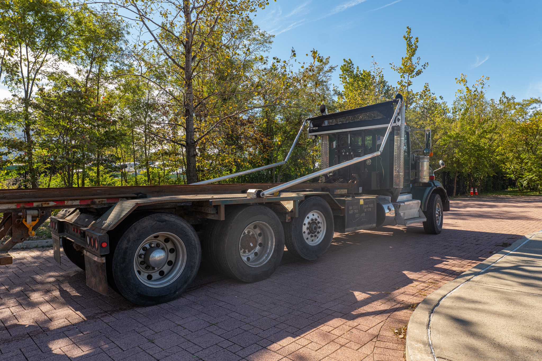 2010 Kenworth T880 Roll-Off - image 9