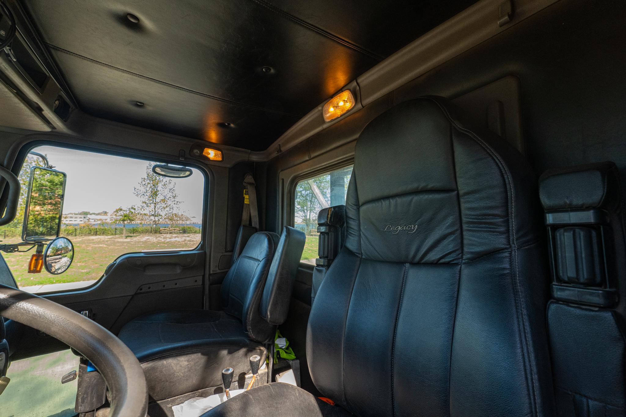 2010 Kenworth T880 Roll-Off - image 13