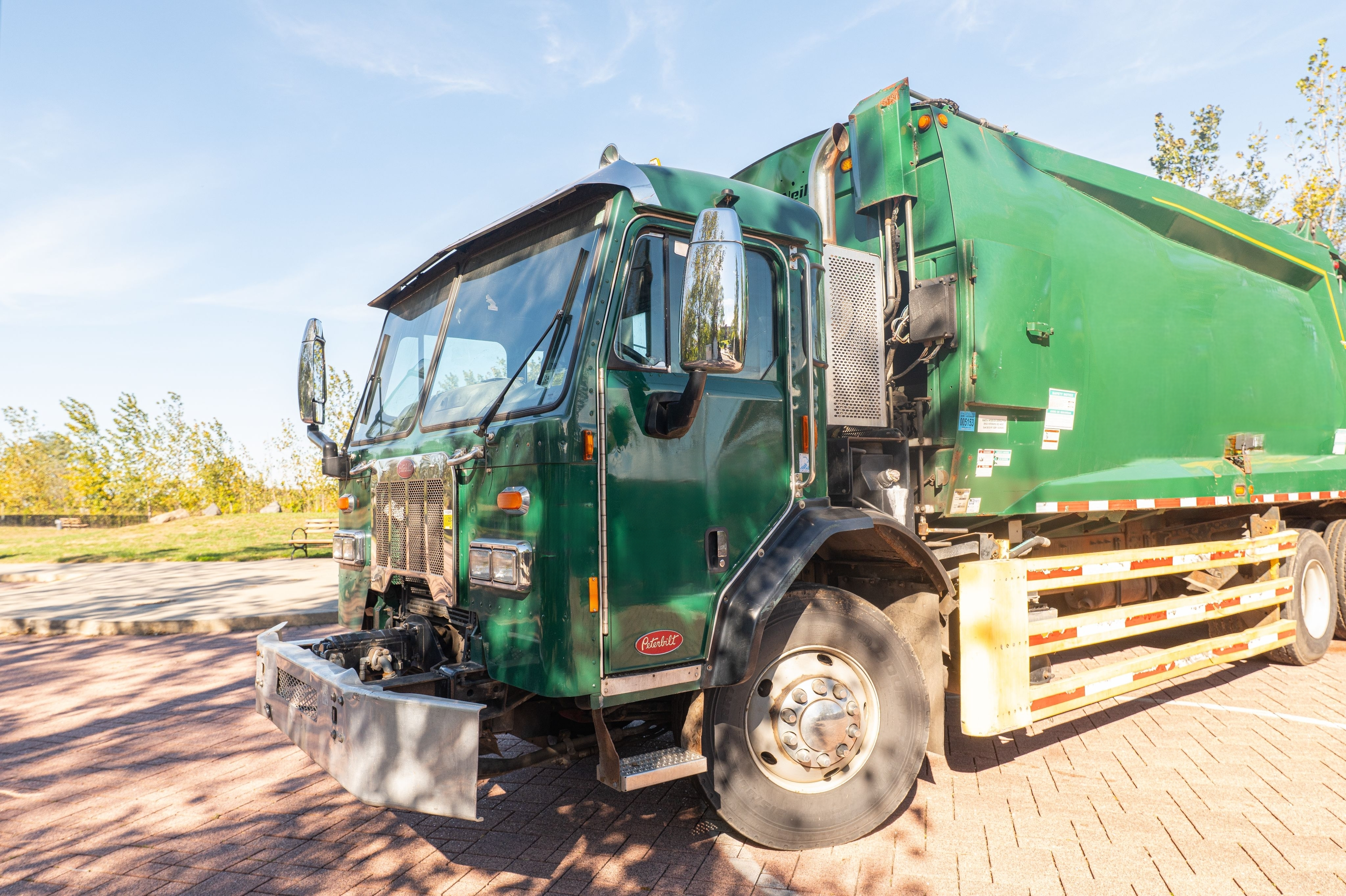2017 Peterbilt McNeilus Rear Loader - image 41