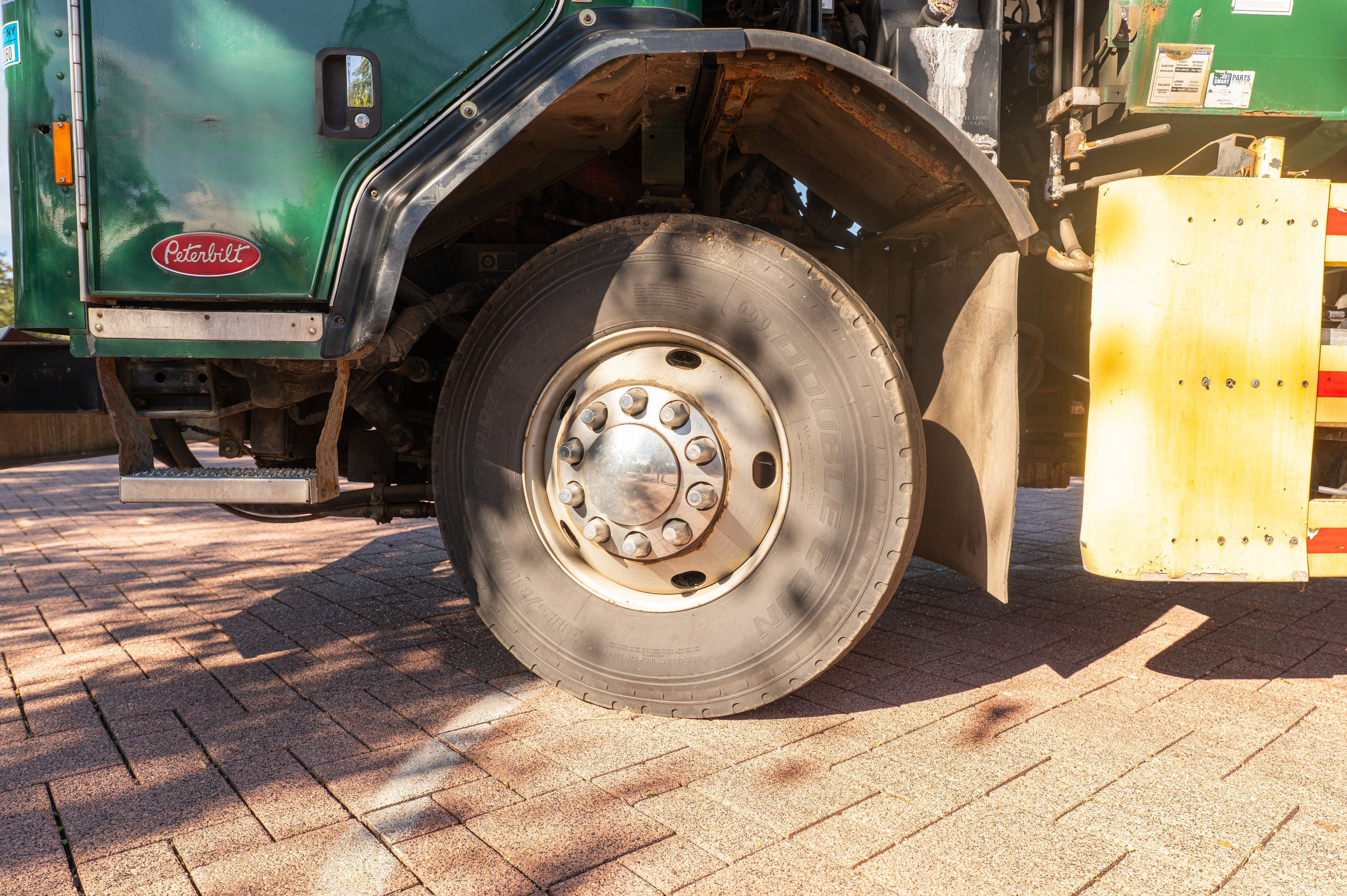 2017 Peterbilt McNeilus Rear Loader - image 37