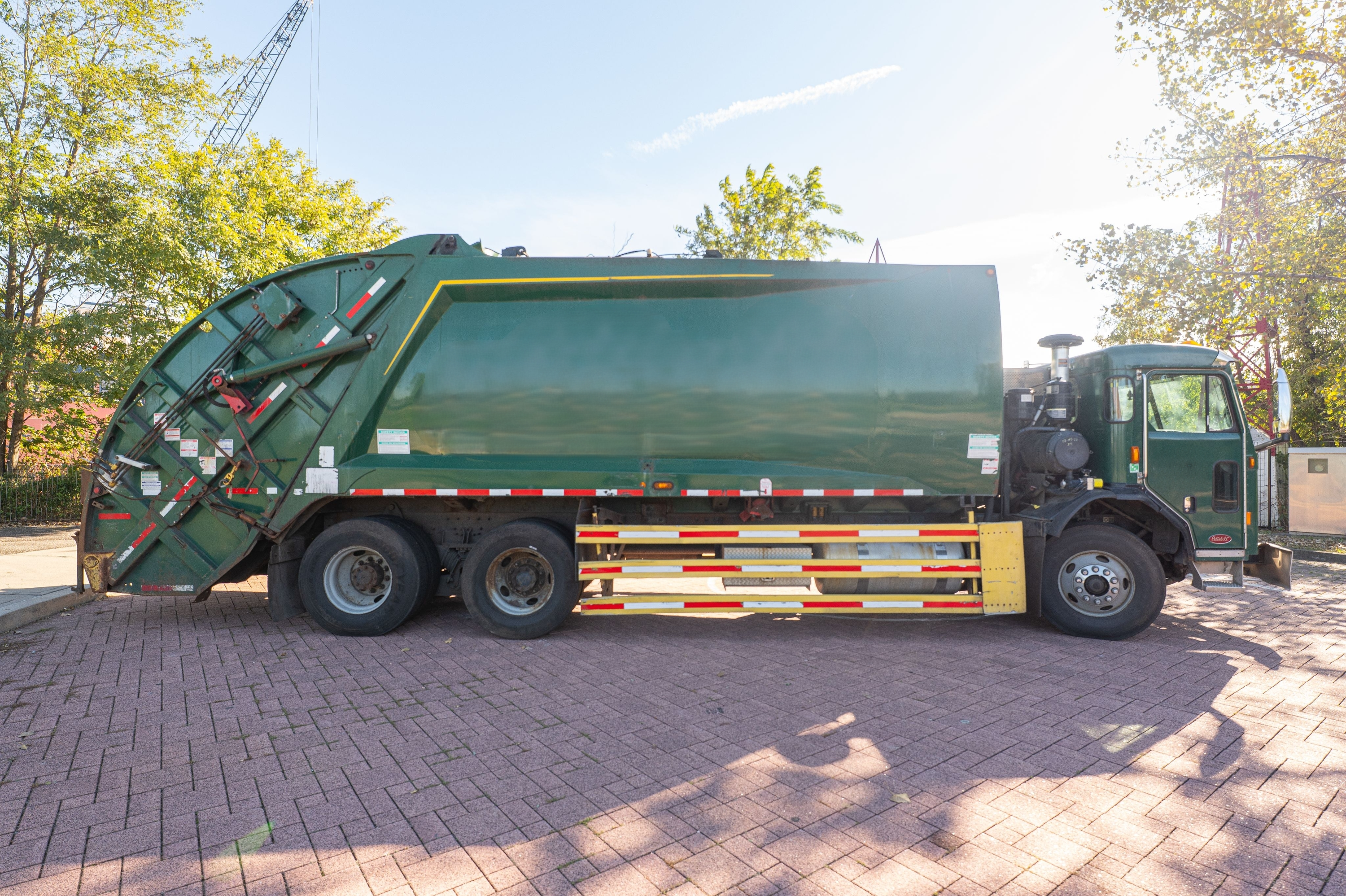2017 Peterbilt McNeilus Rear Loader - image 6
