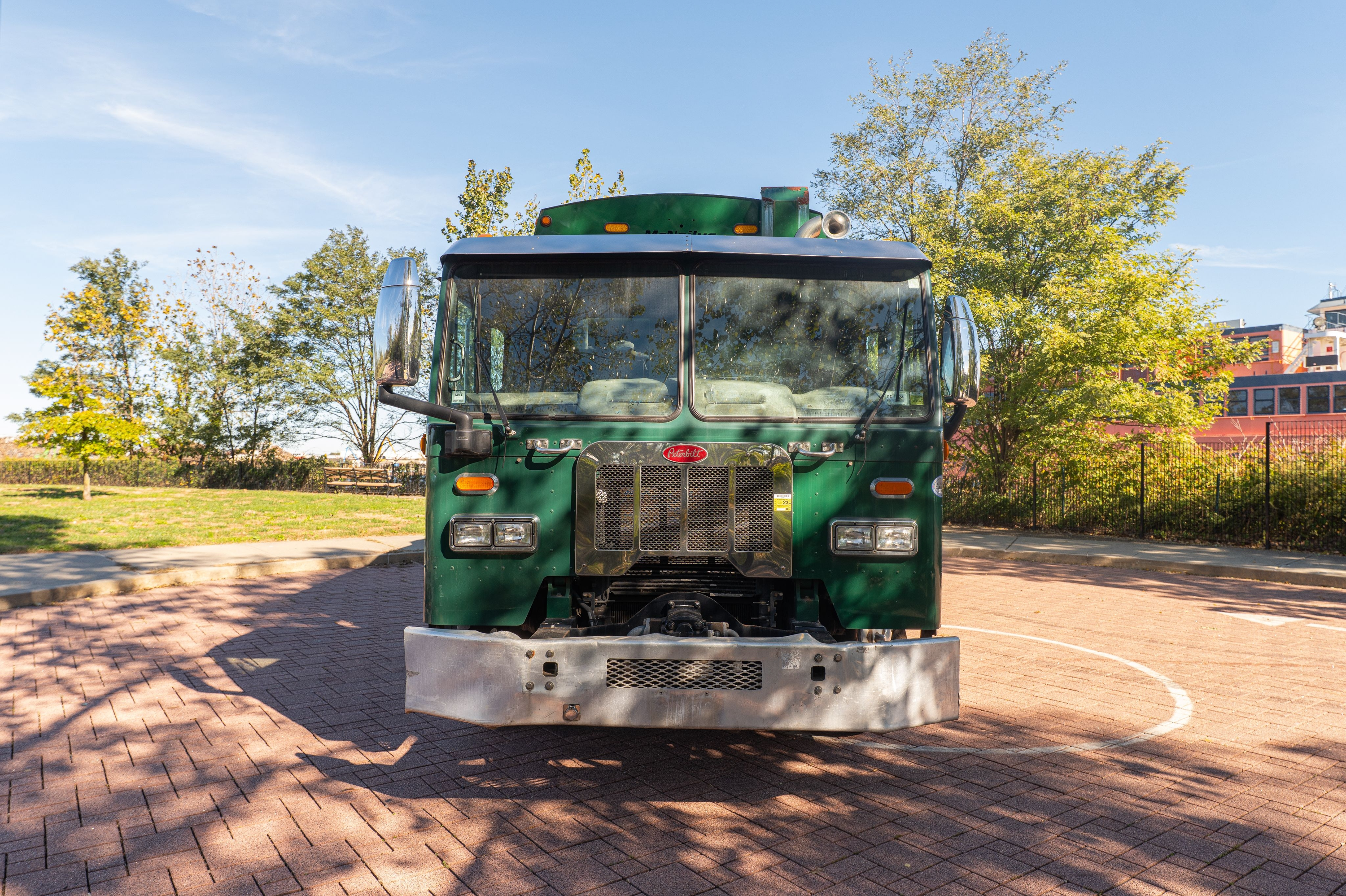 2017 Peterbilt McNeilus Rear Loader - image 4