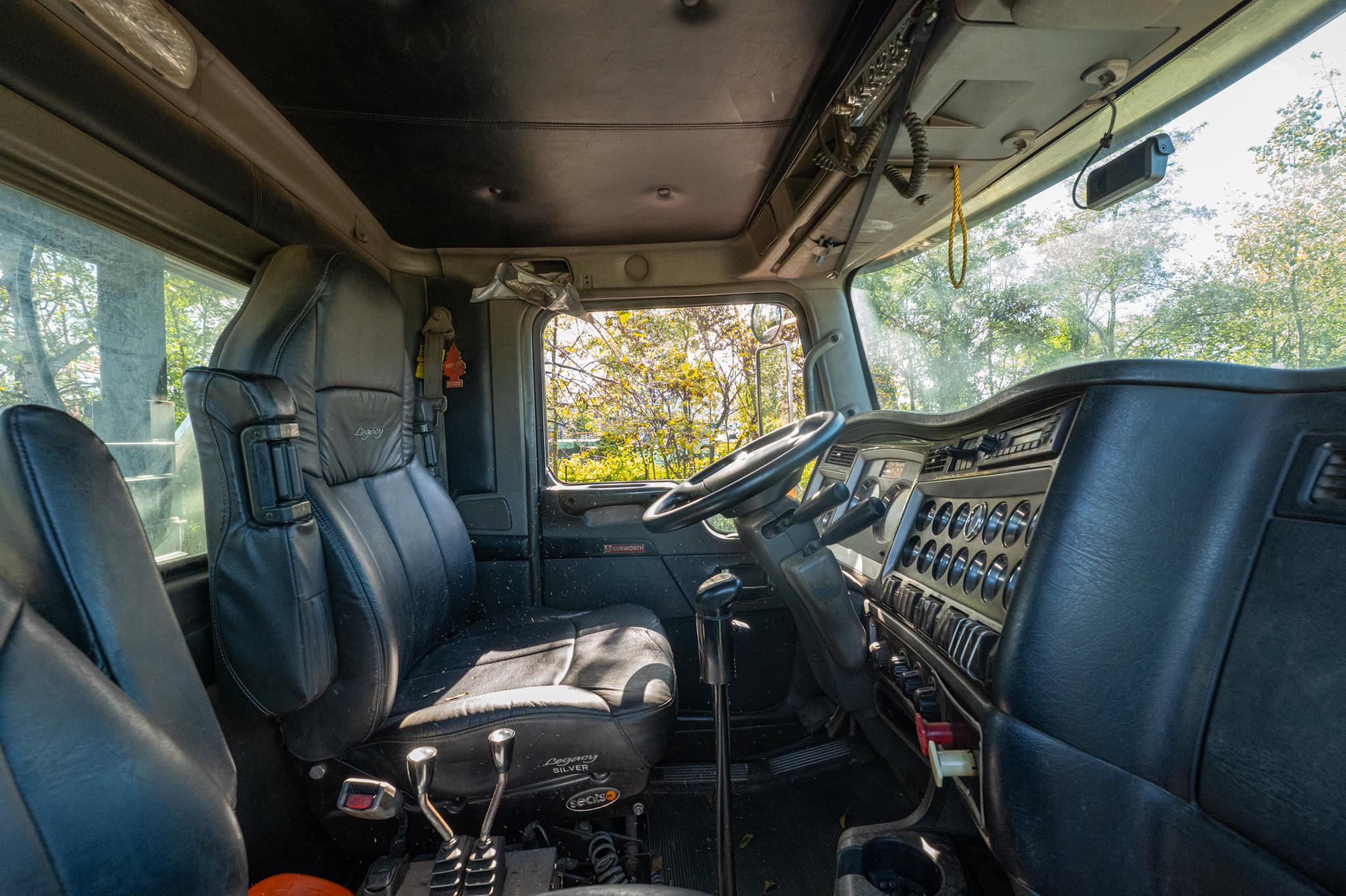 2010 Kenworth T880 Roll-Off - image 20
