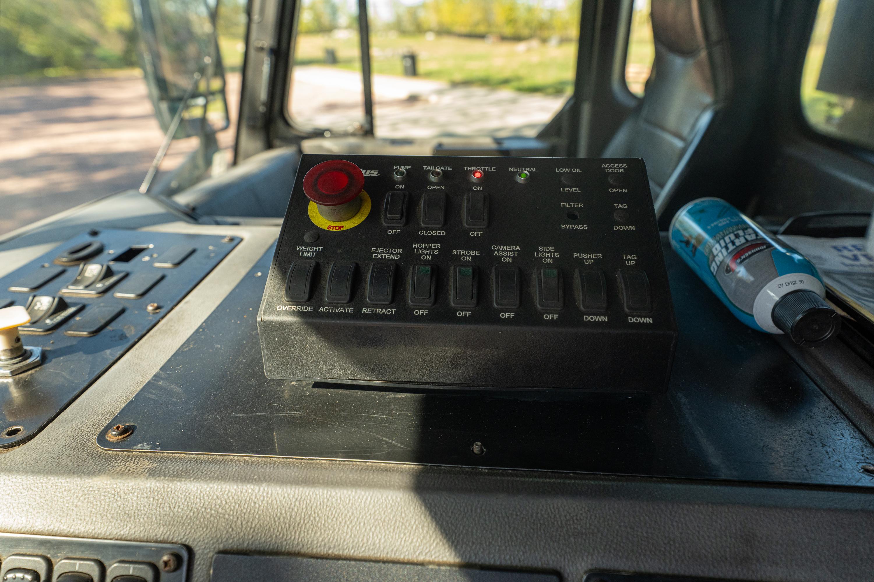 2017 Peterbilt McNeilus Rear Loader - image 20