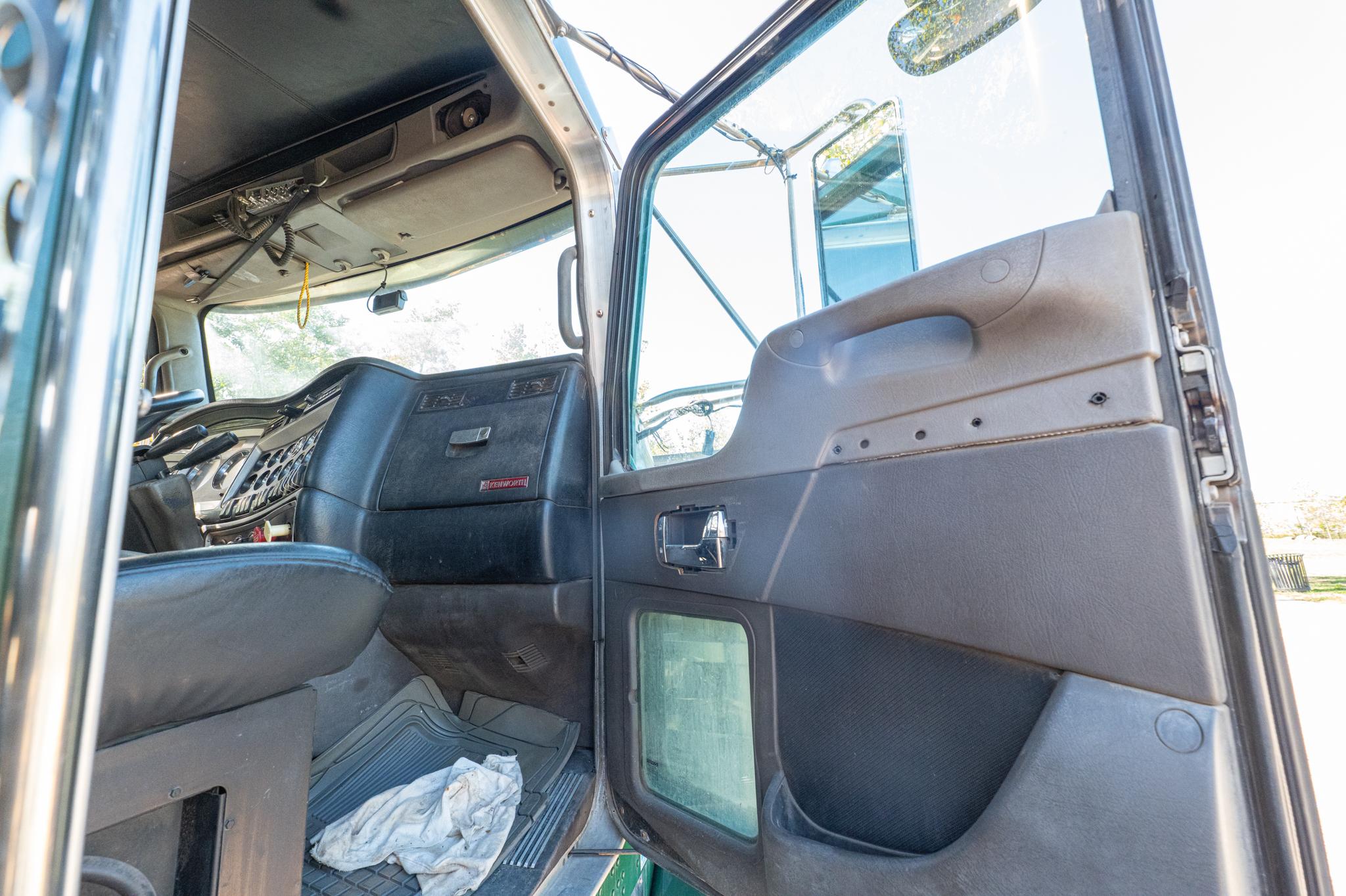 2010 Kenworth T880 Roll-Off - image 27