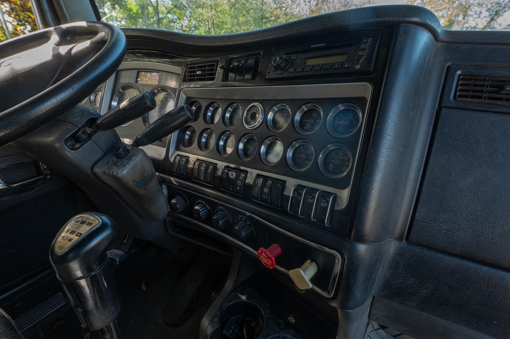 2010 Kenworth T880 Roll-Off - image 26