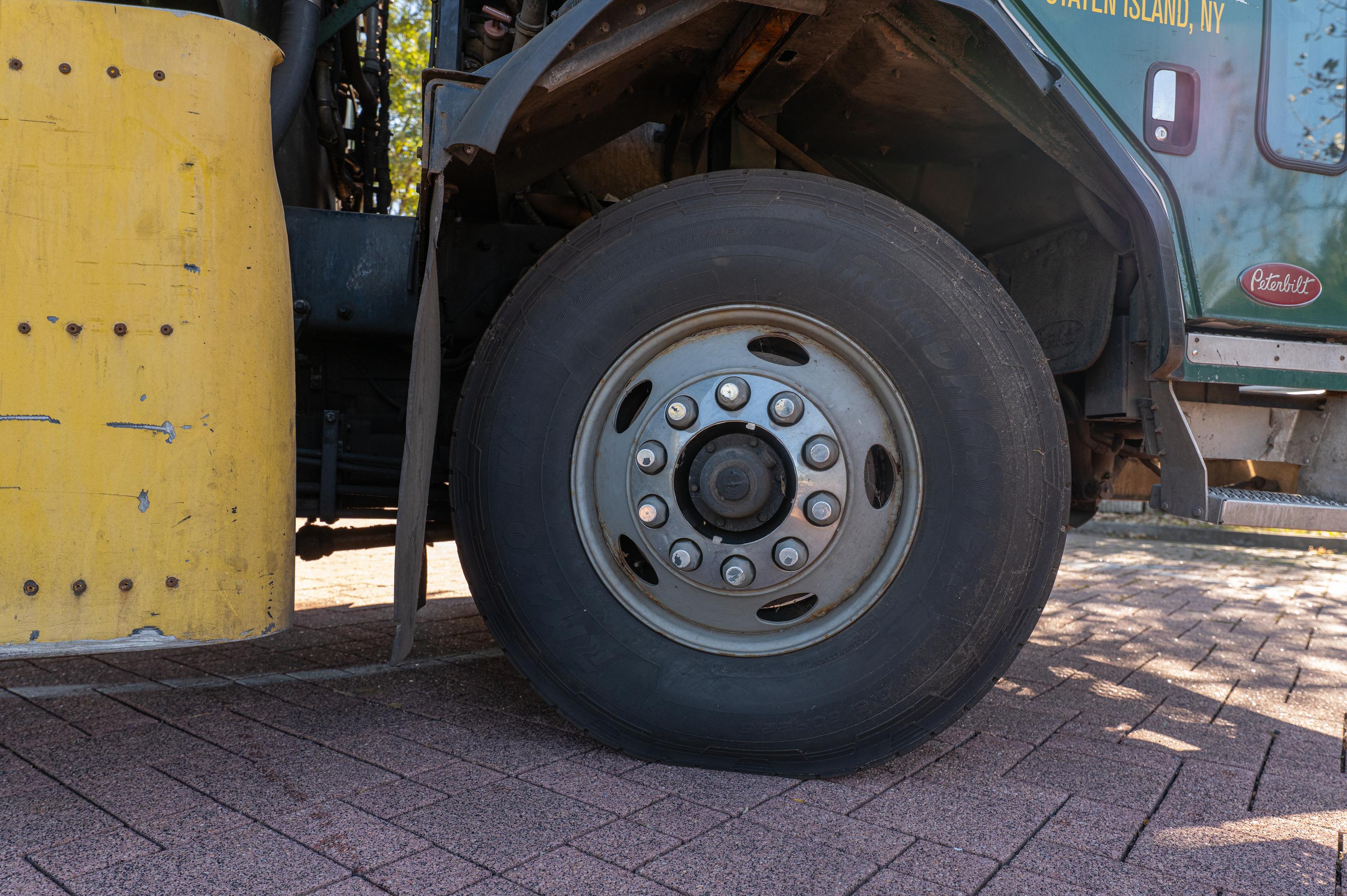 2017 Peterbilt McNeilus Rear Loader - image 38