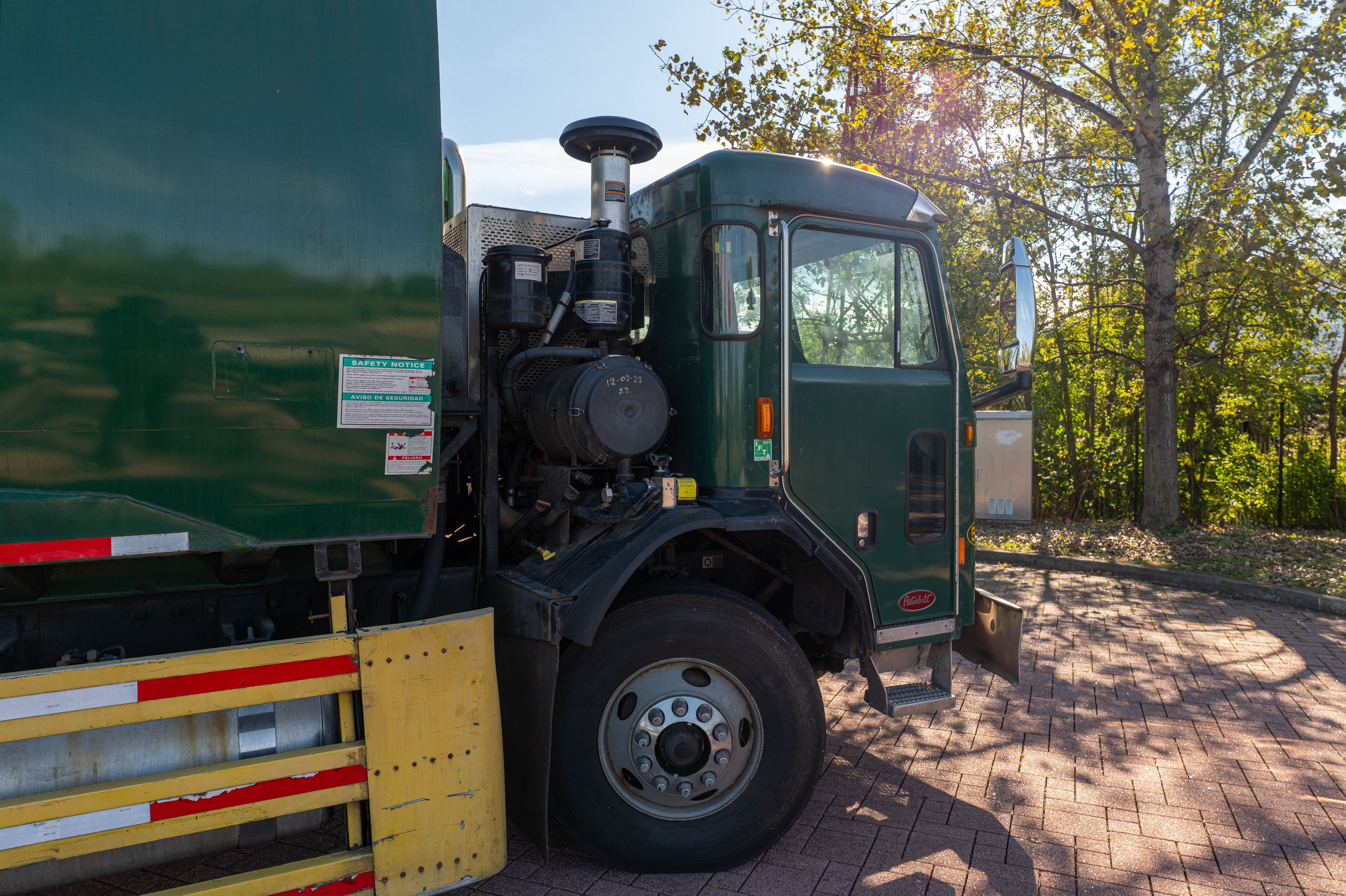 2017 Peterbilt McNeilus Rear Loader - image 45