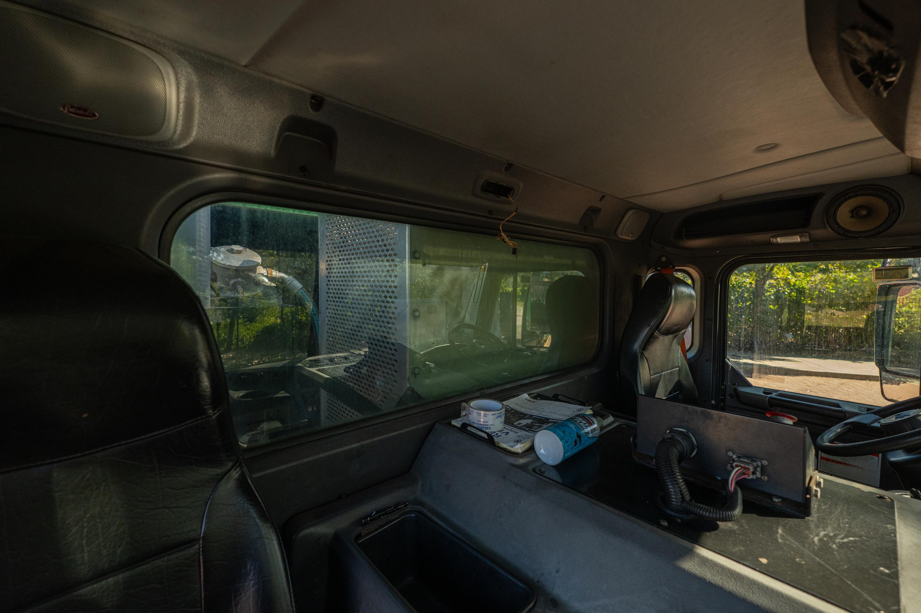 2017 Peterbilt McNeilus Rear Loader - image 27