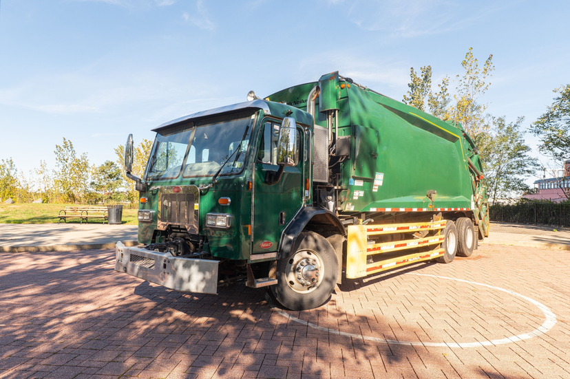 2017 Peterbilt McNeilus Rear Loader