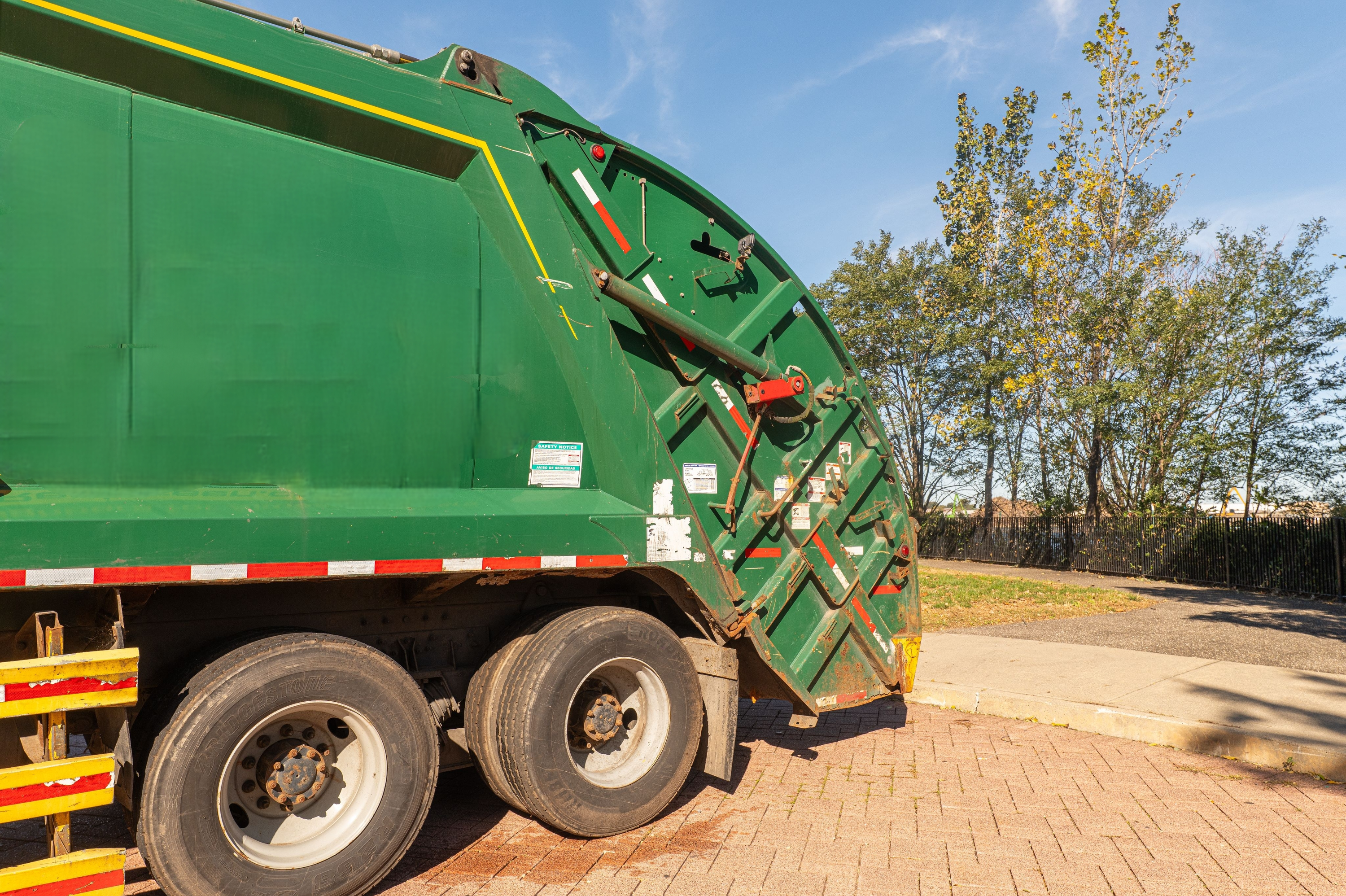 2017 Peterbilt McNeilus Rear Loader - image 42