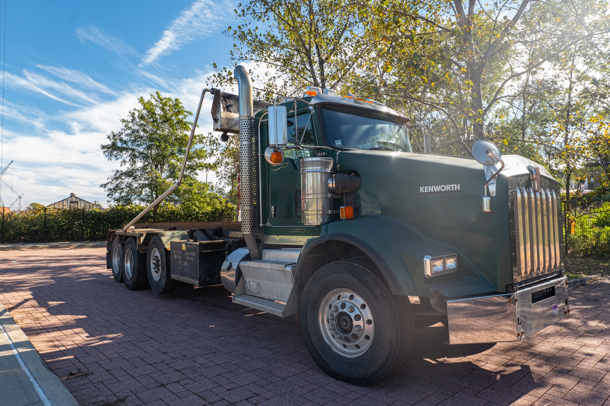 2010 Kenworth T880 Roll-Off - image 2