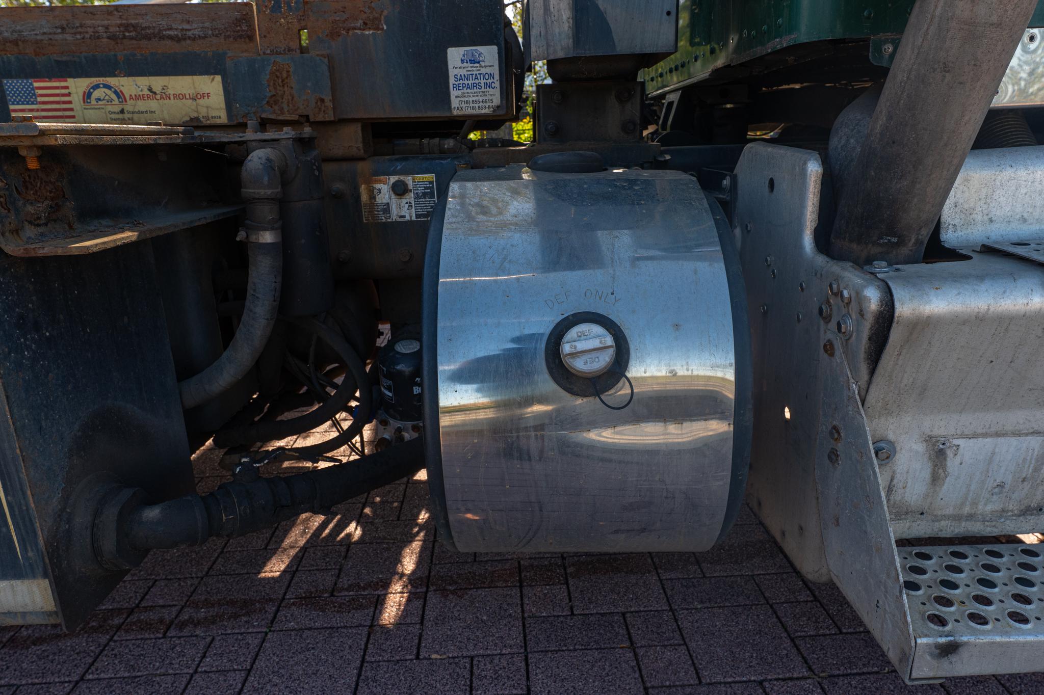 2010 Kenworth T880 Roll-Off - image 58