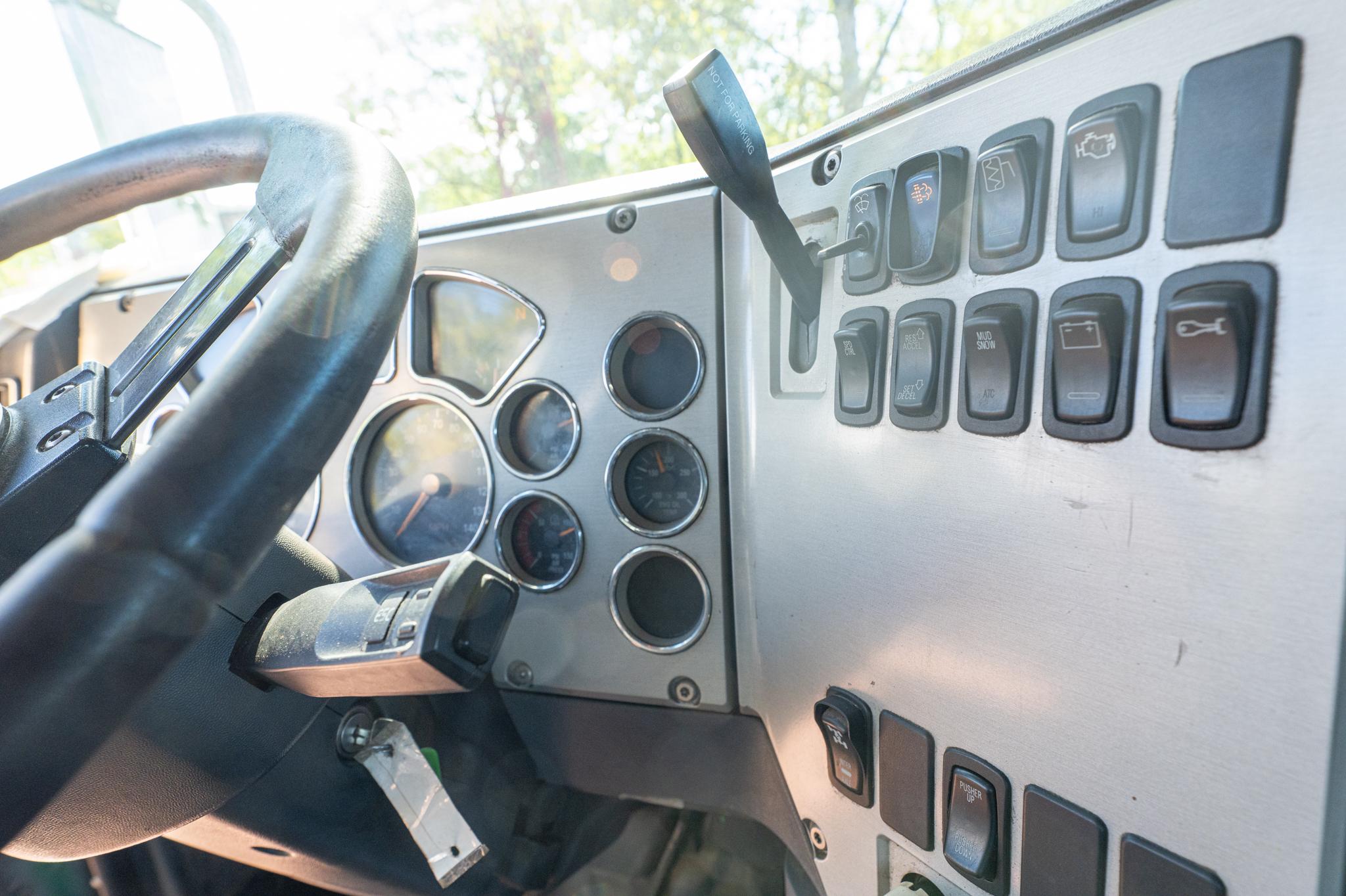 2012 Mack Roll-Off - image 21