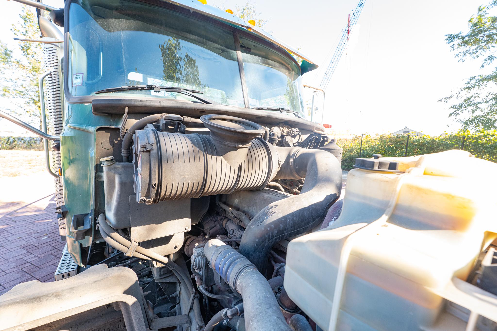 2012 Mack Roll-Off - image 38