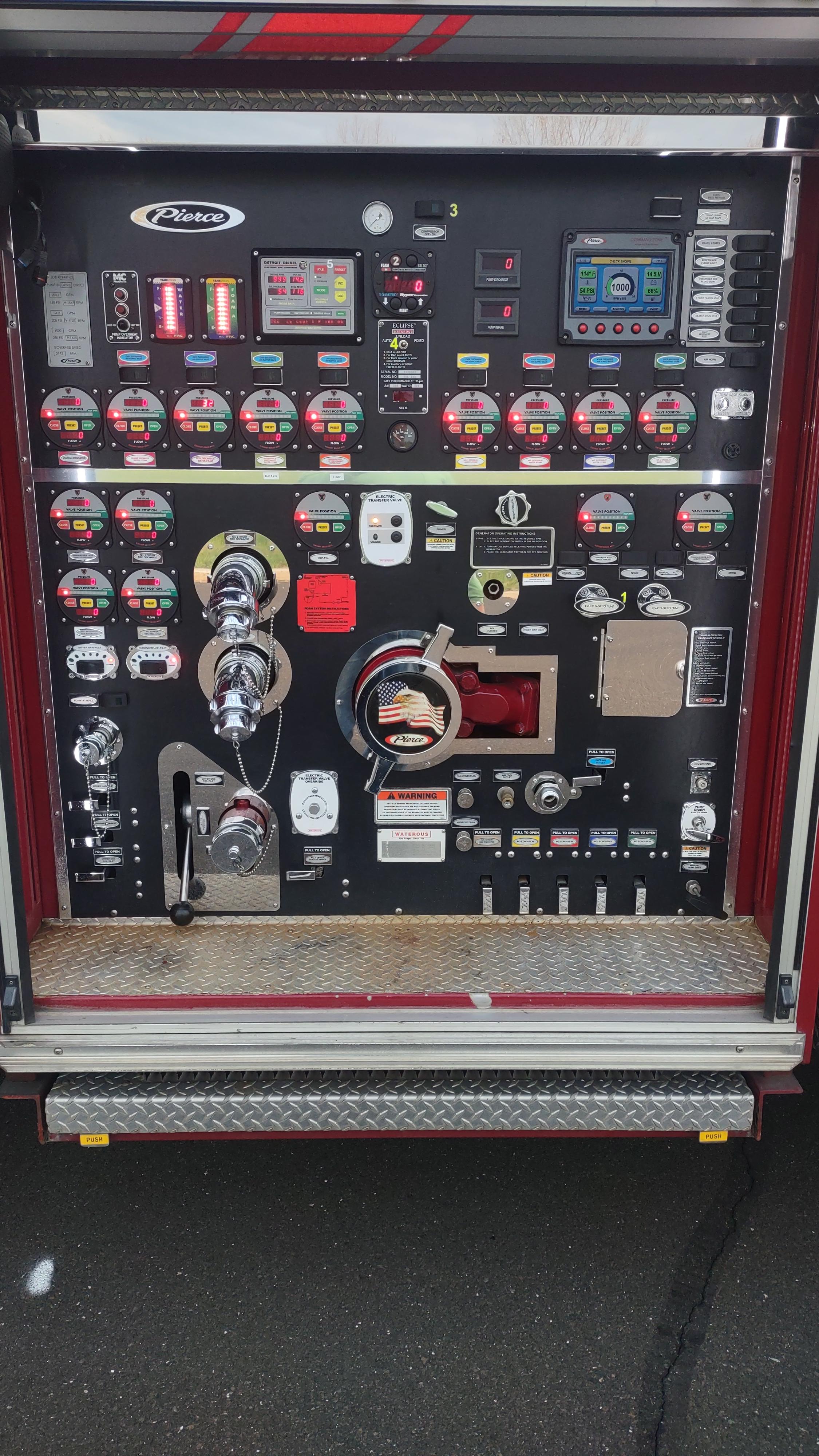 2007 Pierce Quantum Pumper - image 11