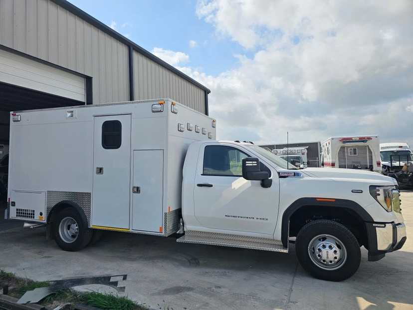 2024 Frazer GMC 4x4 Type I Ambulance — photo 2