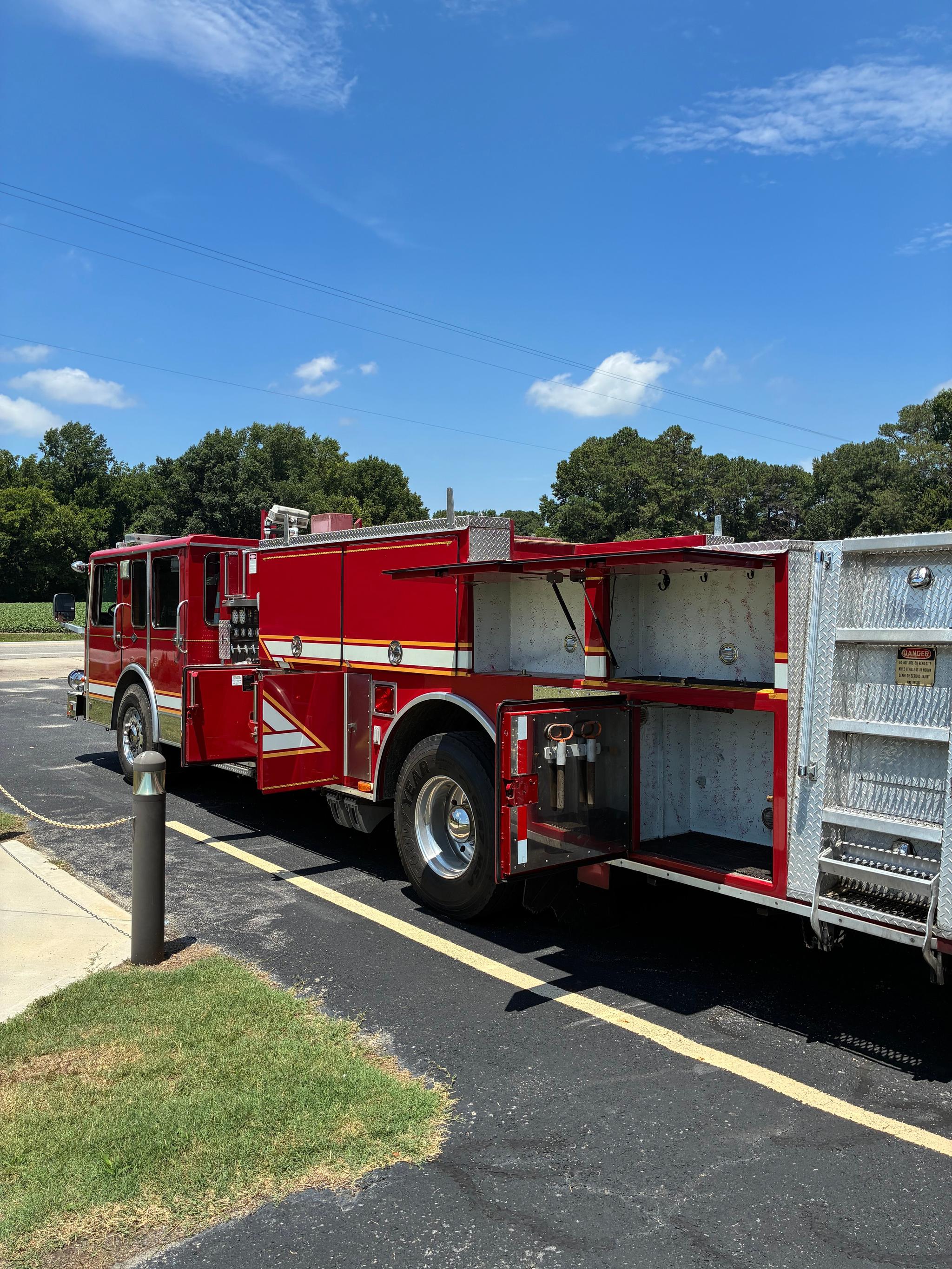 1994 Smeal Pumper - image 2