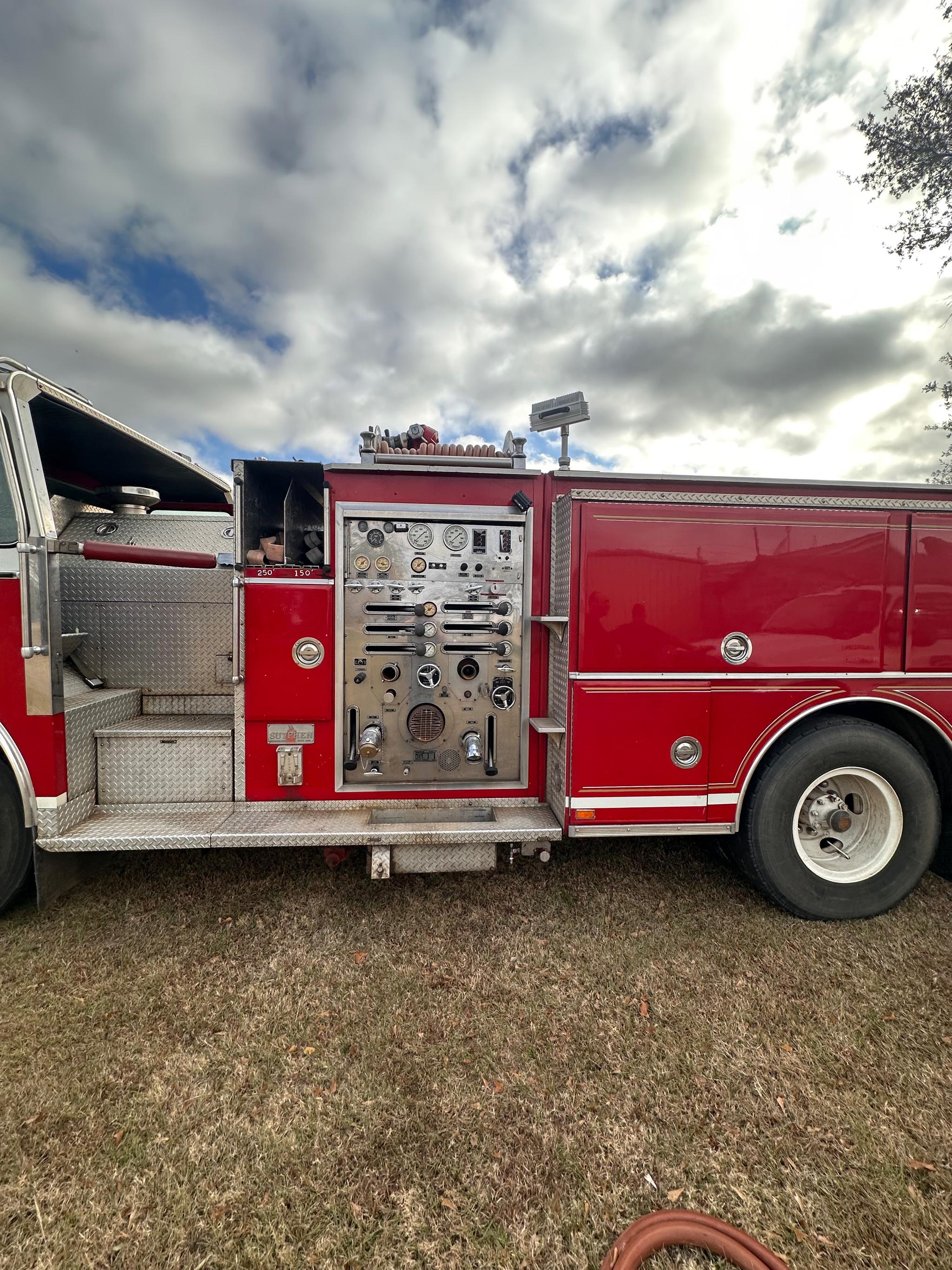 1986 Sutphen Pumper - image 4