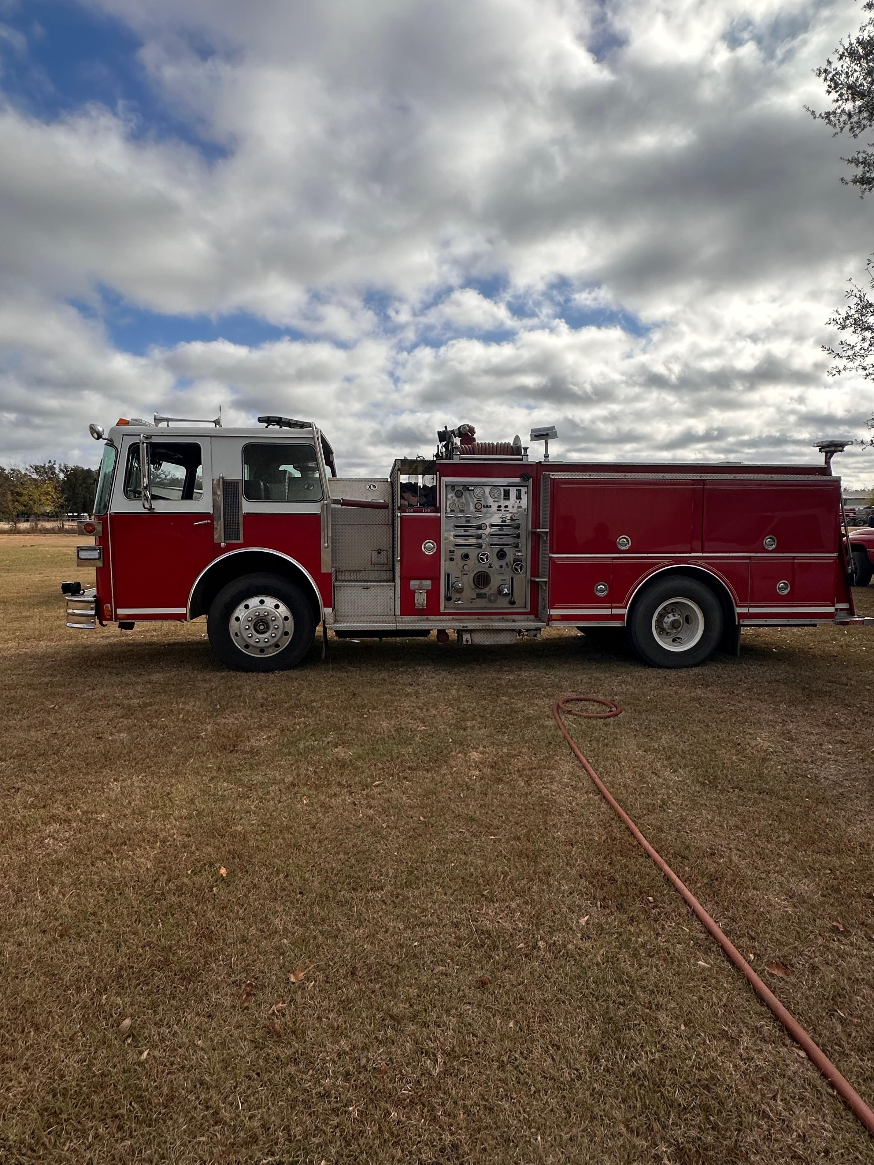 1986 Sutphen Pumper - image 2