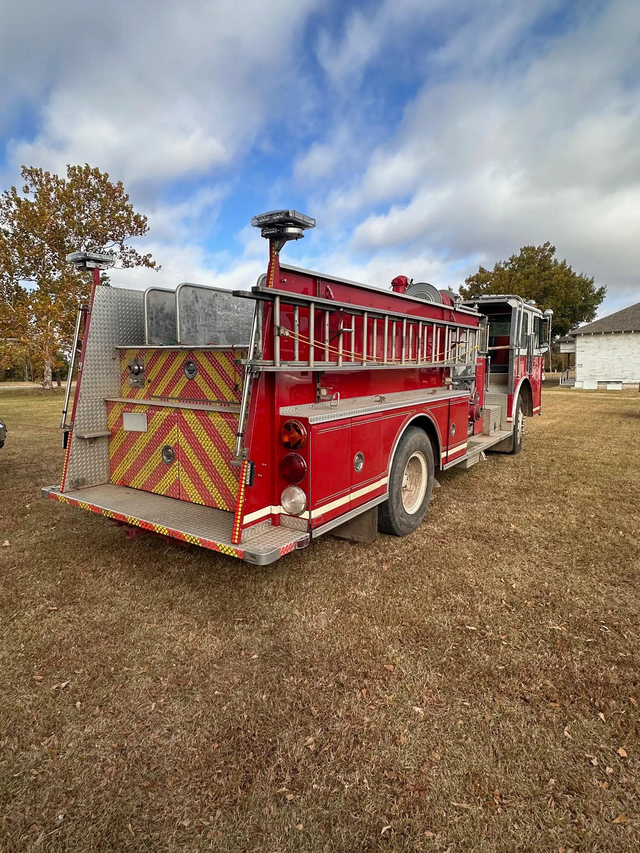 1986 Sutphen Pumper - image 5