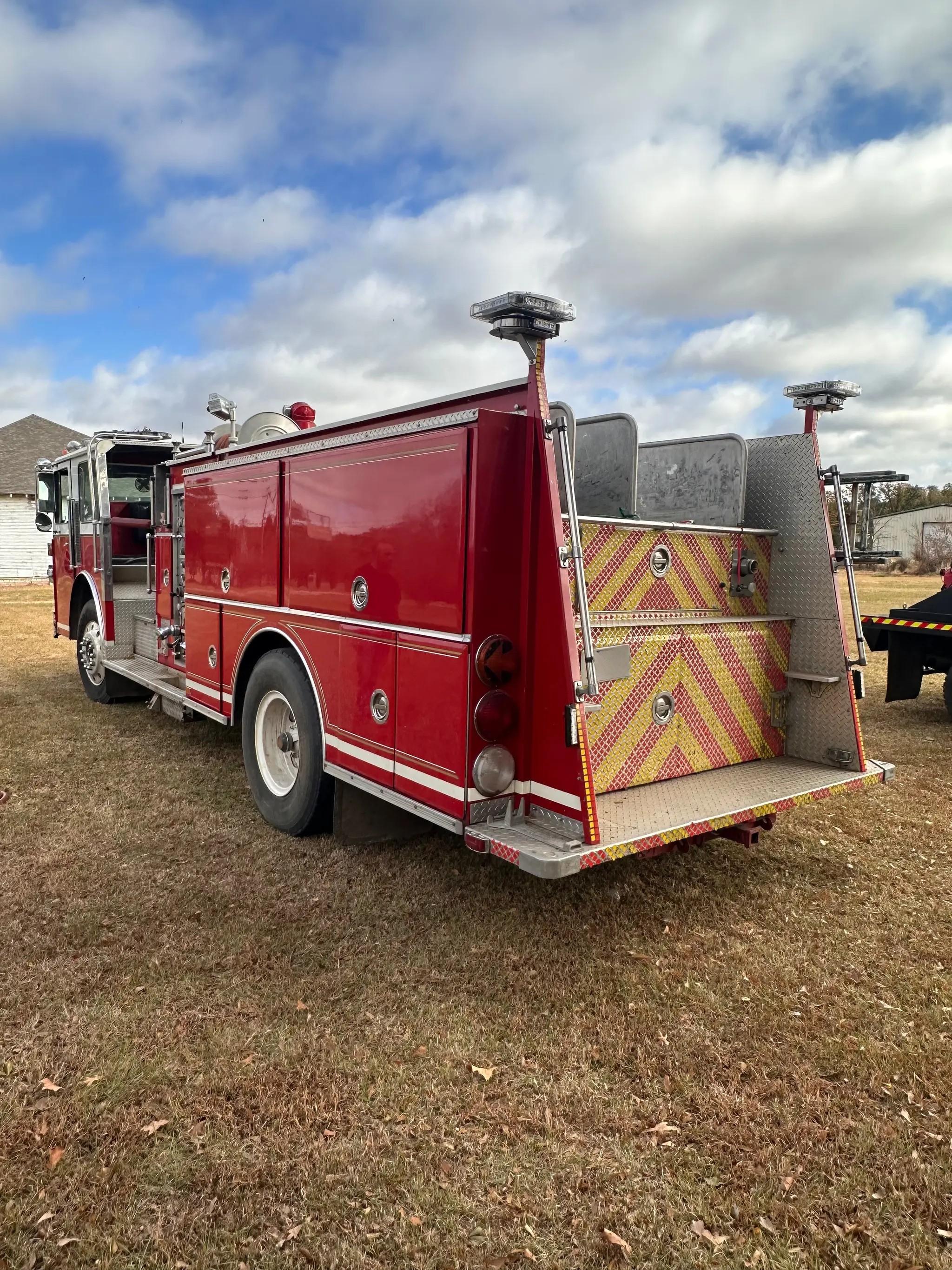 1986 Sutphen Pumper - image 7