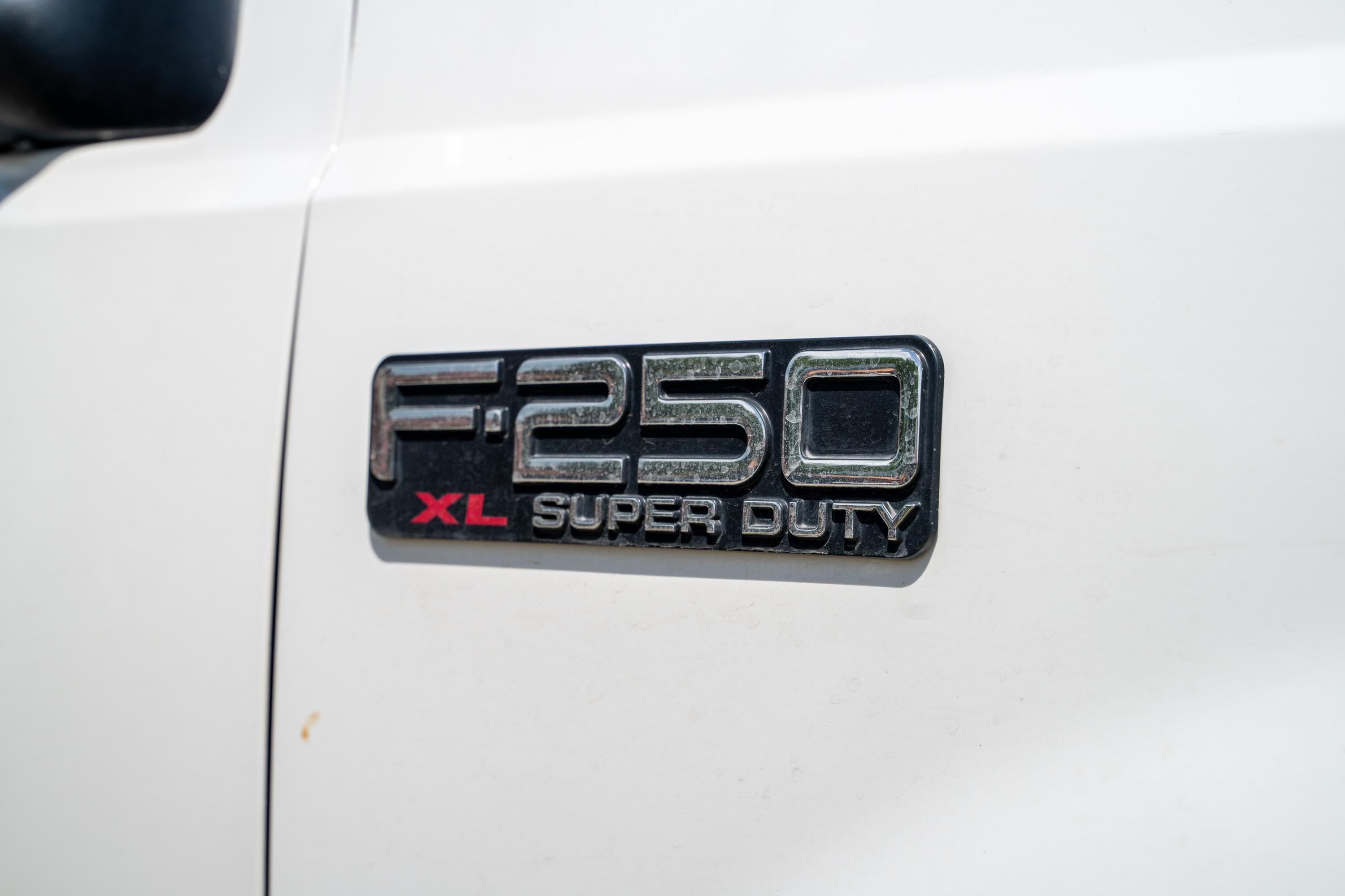 2000 Ford F-250 Utility Truck - image 30