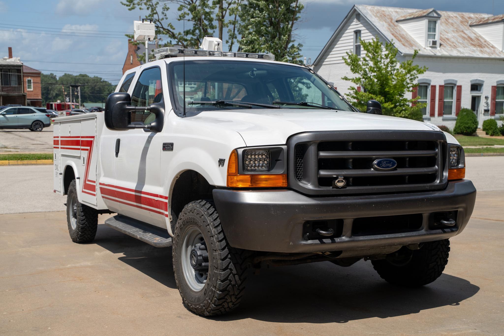 2000 Ford F-250 Utility Truck - image 1