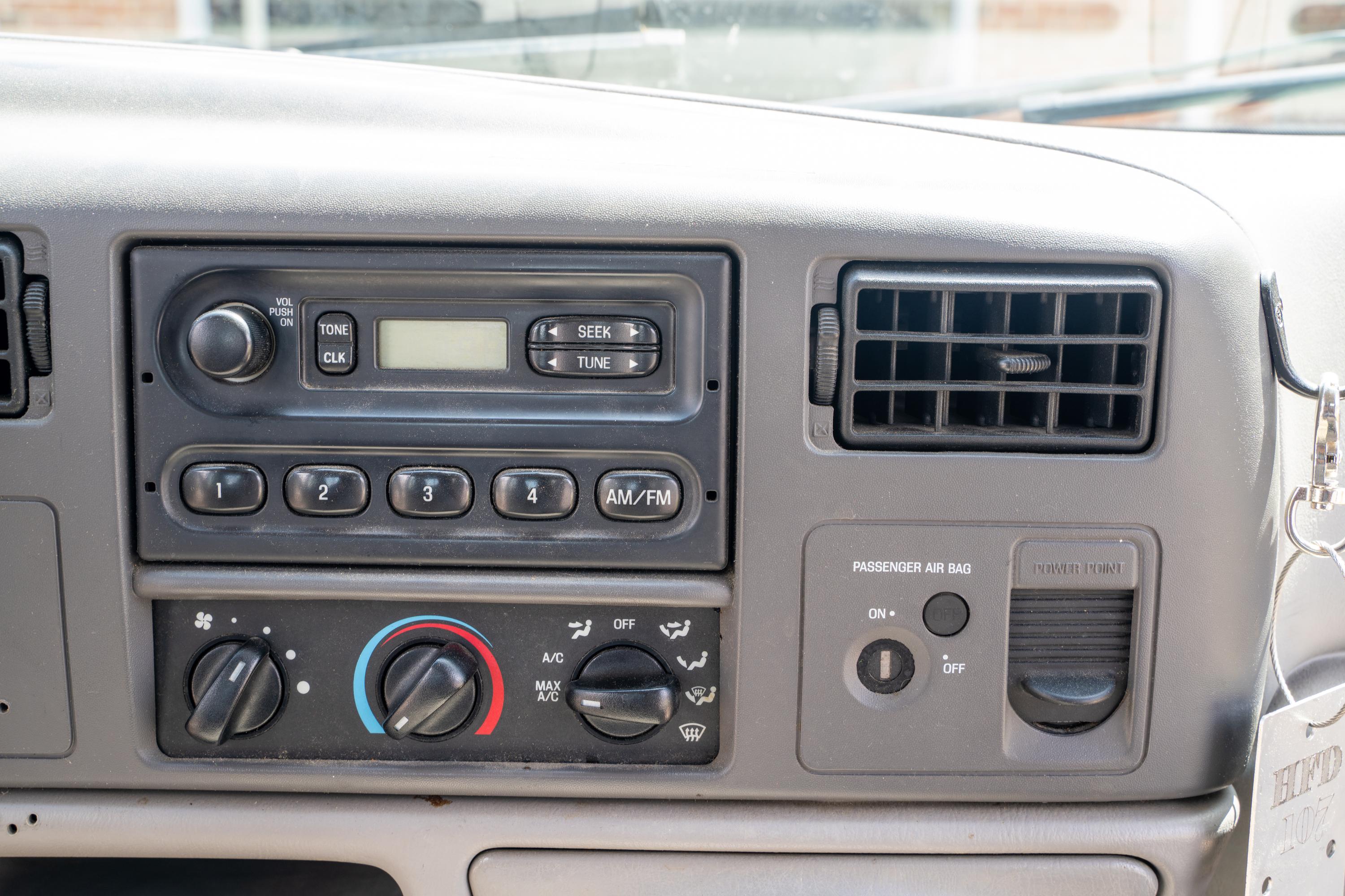 2000 Ford F-250 Utility Truck - image 68
