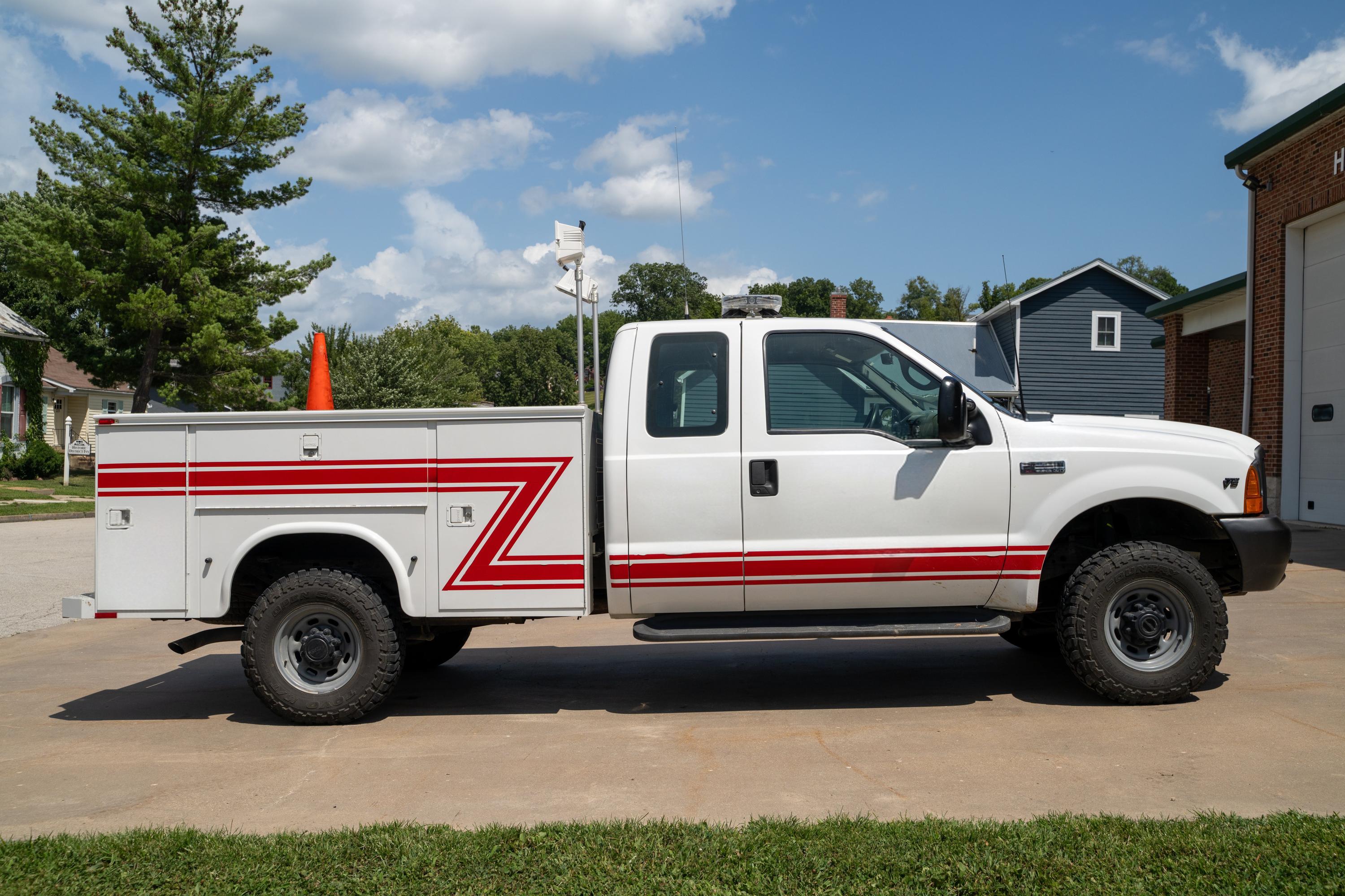 2000 Ford F-250 Utility Truck - image 7