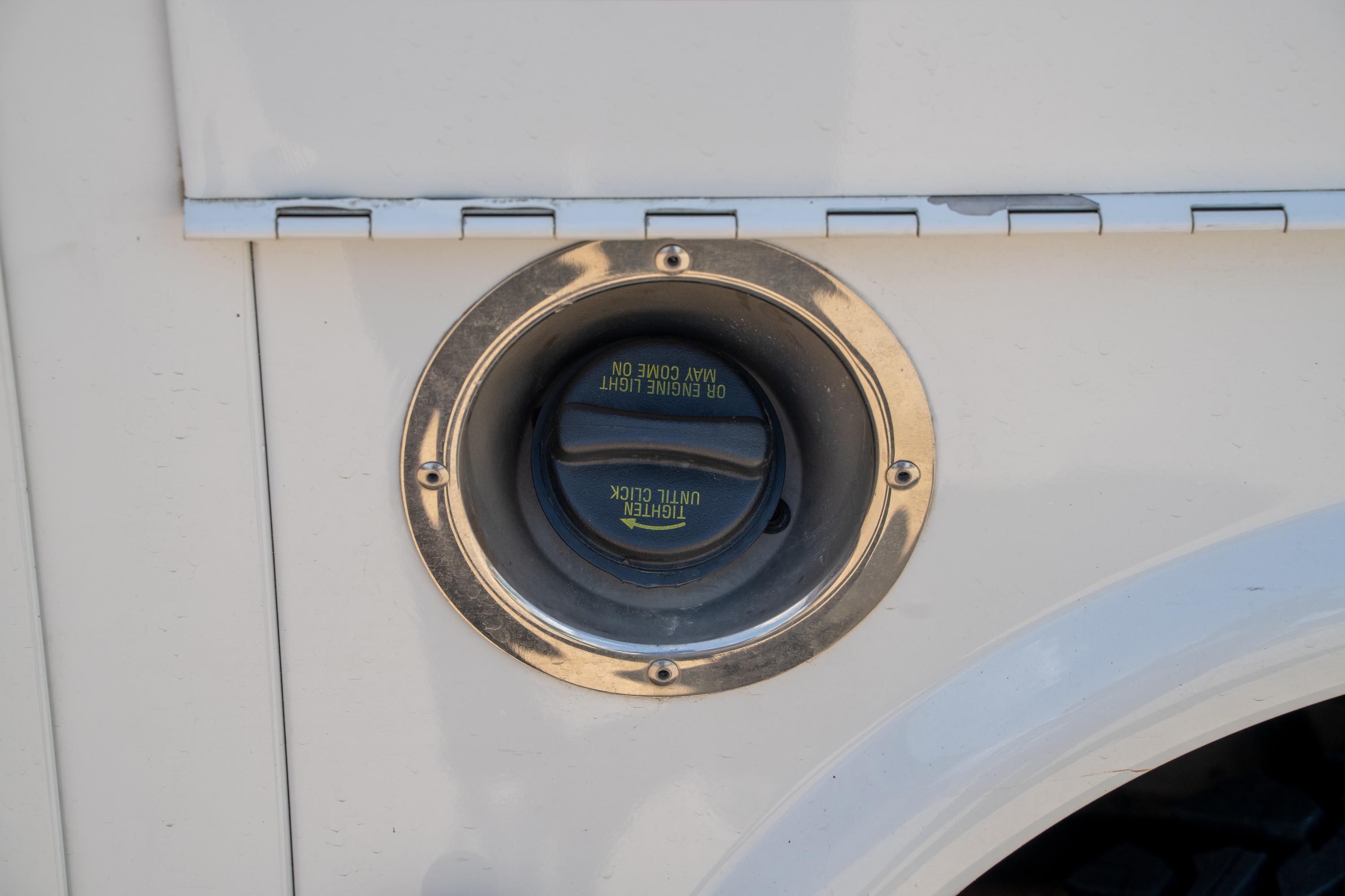 2000 Ford F-250 Utility Truck - image 57