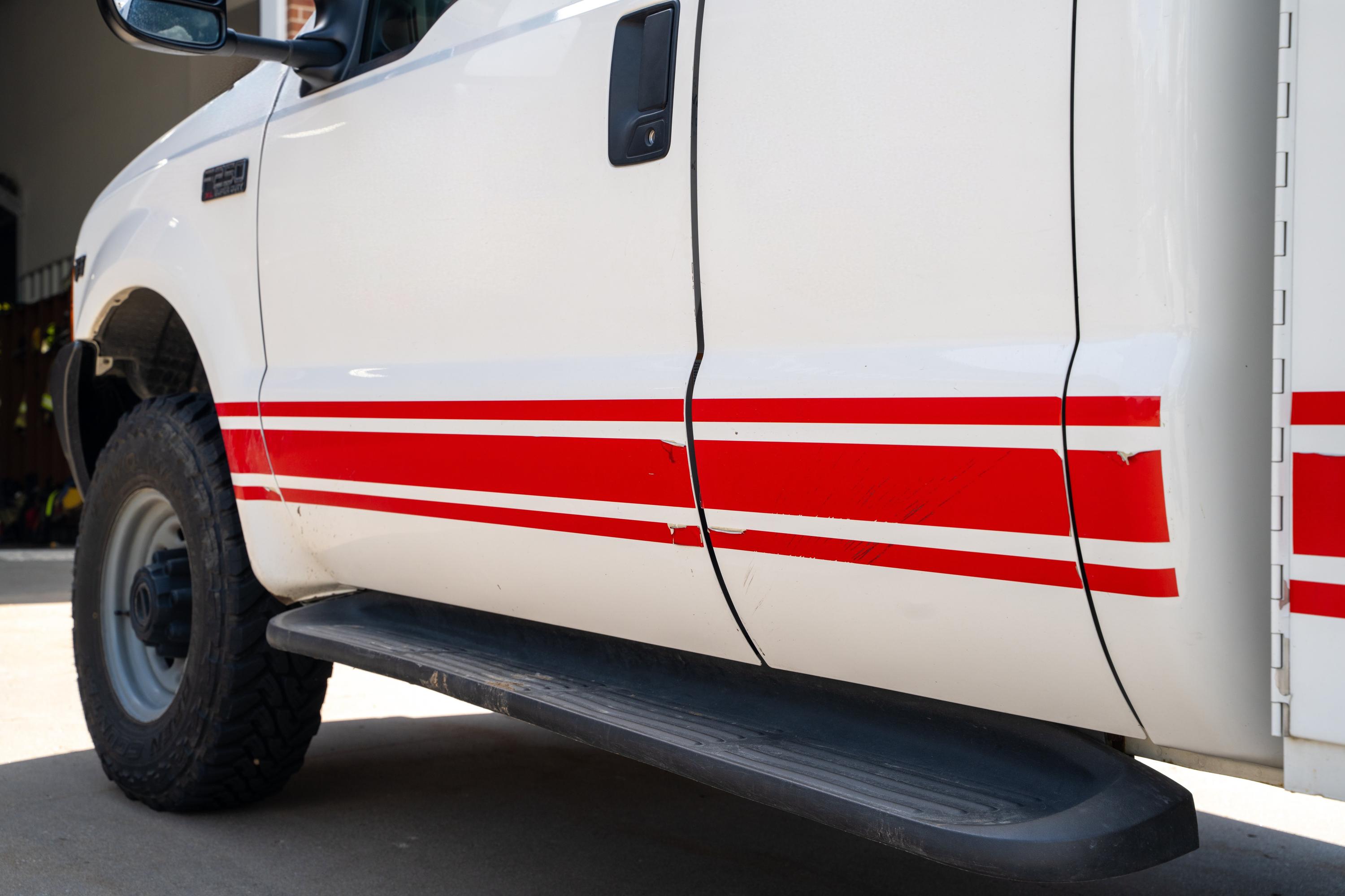 2000 Ford F-250 Utility Truck - image 62