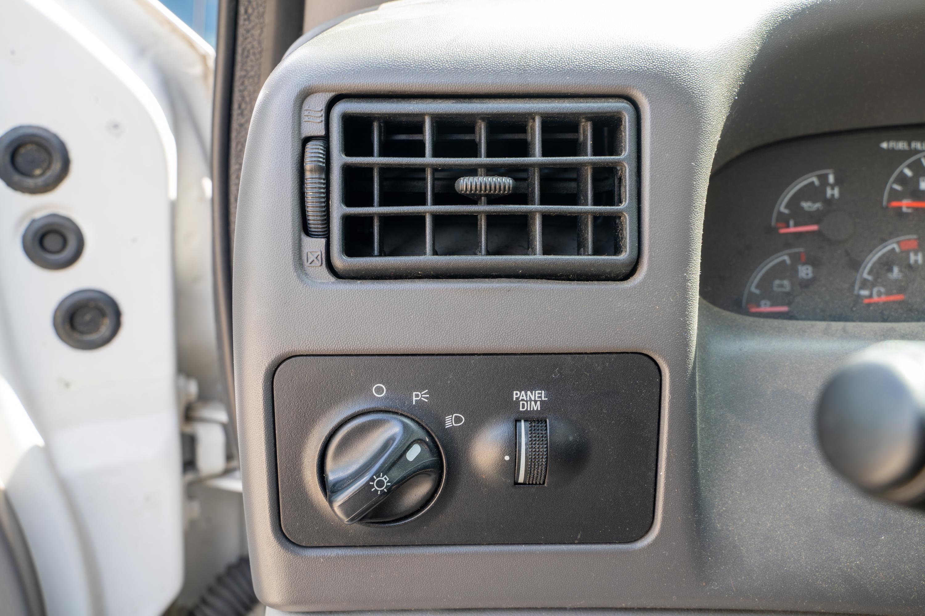 2000 Ford F-250 Utility Truck - image 70