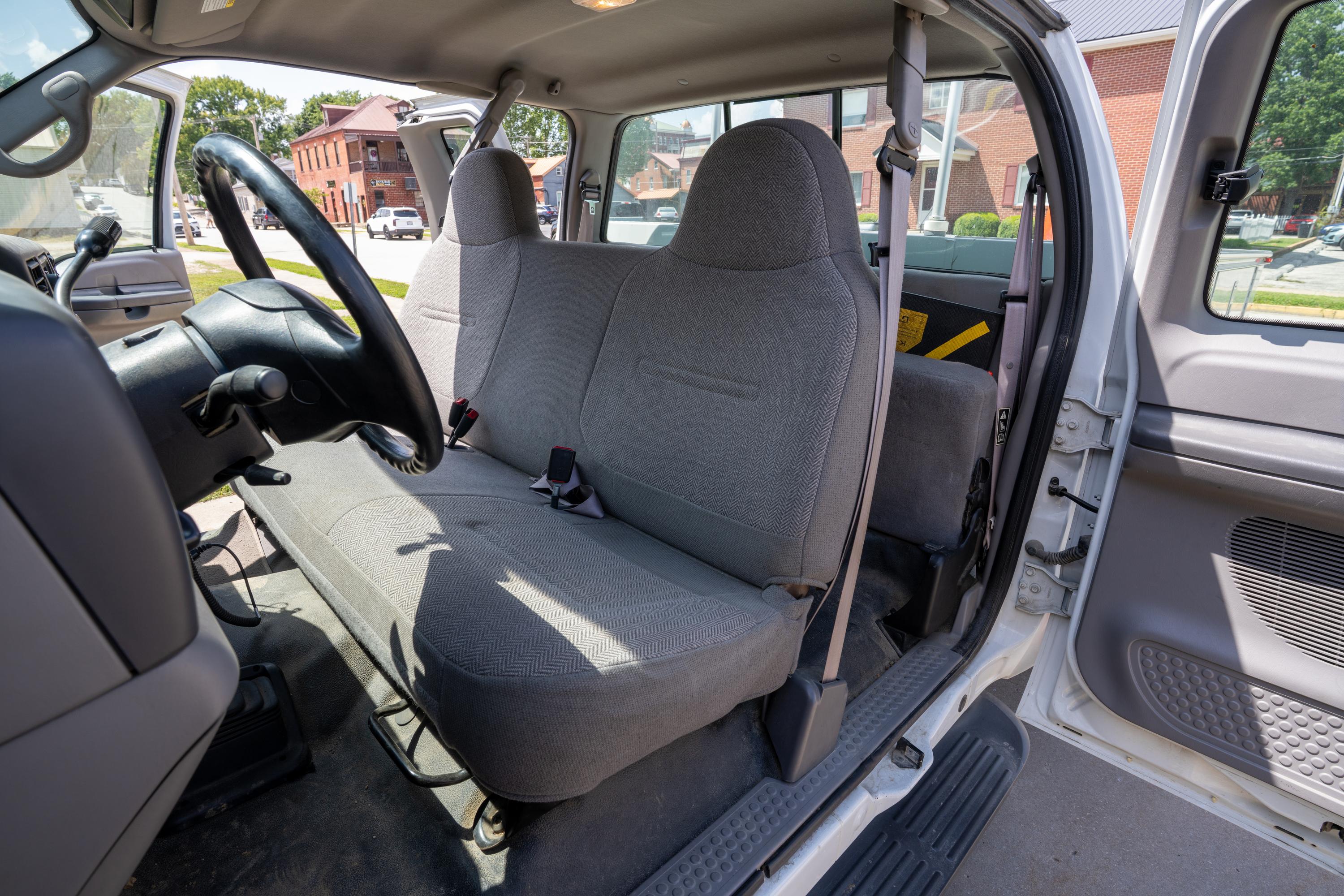 2000 Ford F-250 Utility Truck - image 18