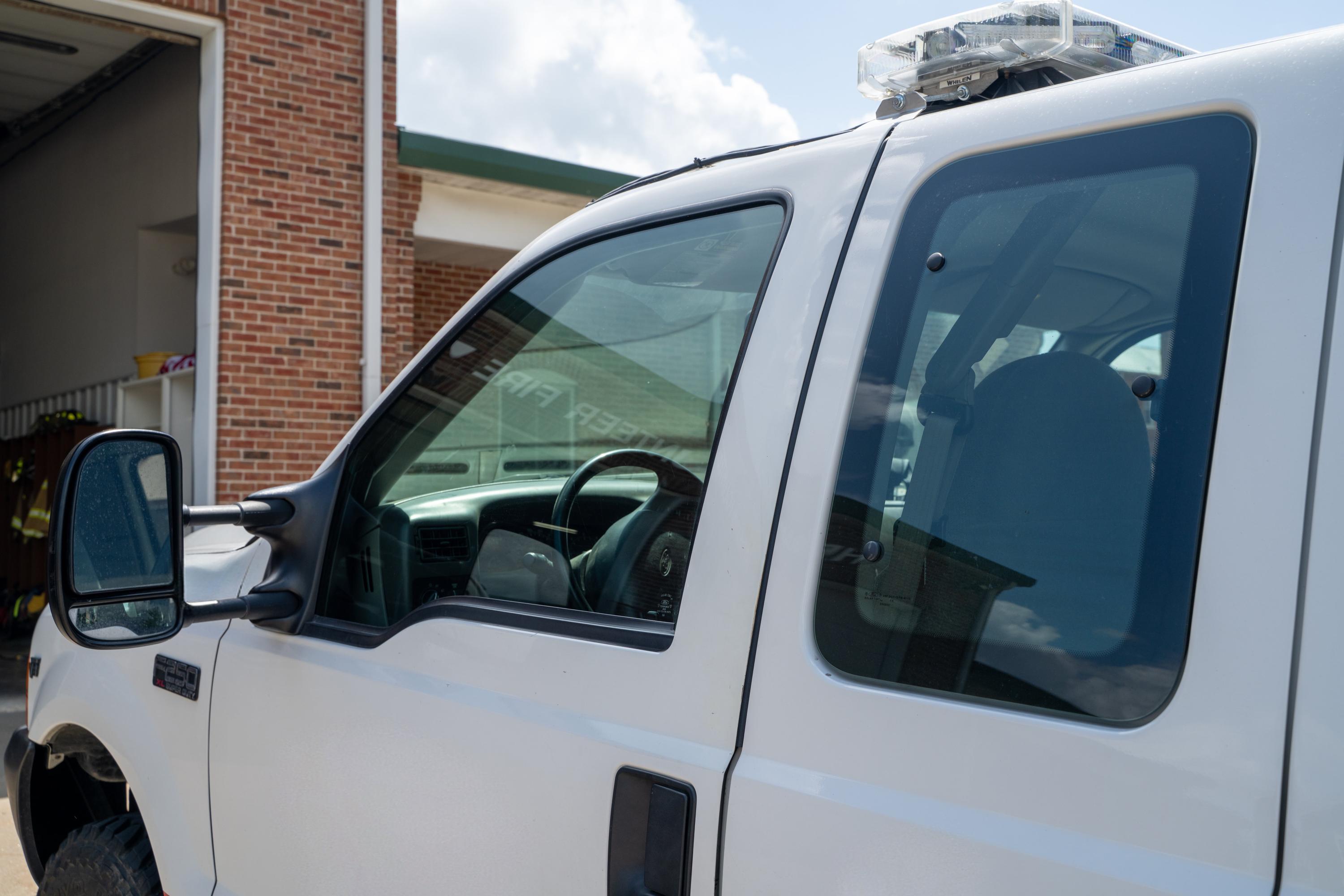 2000 Ford F-250 Utility Truck - image 39