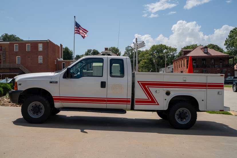 2000 Ford F-250 Utility Truck — photo 3